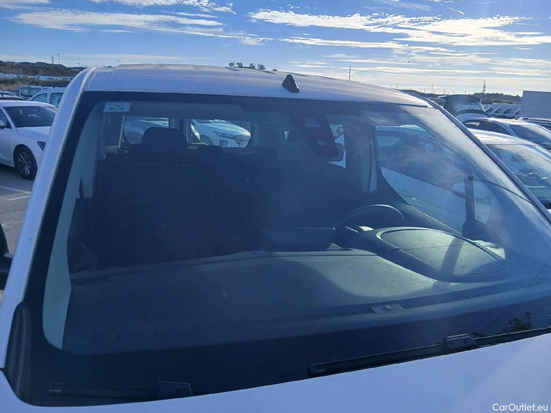  Citroen  Berlingo CITROEN  / 2018 / 4P / combi Talla M BlueHDi 100 S&S LIVE (AC) #22