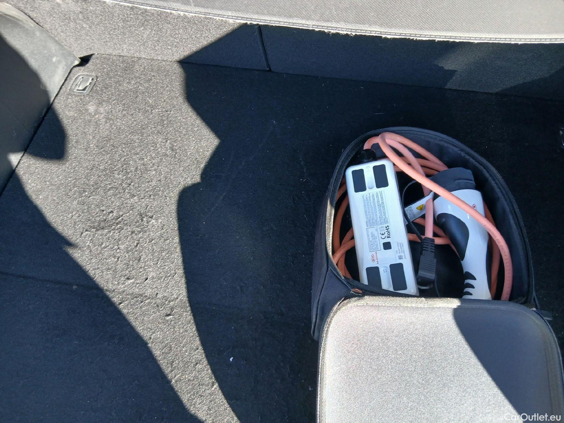  KIA  Niro KIA  1.6 GDi PHEV 104kW (141CV) Drive (AC) #8