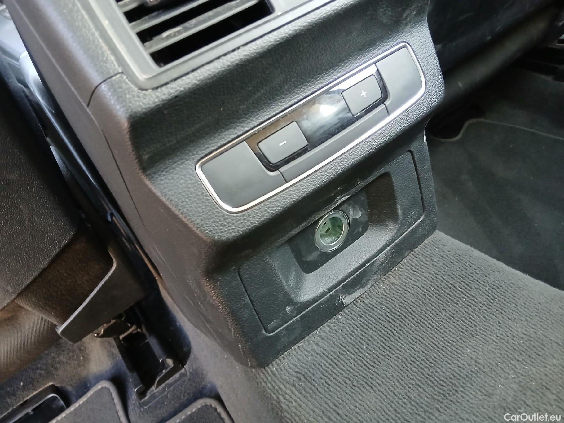  Audi  Q5 AUDI  / 2016 / 5P / todoterreno Design 35 TDI 120kW quattro S tronic #26