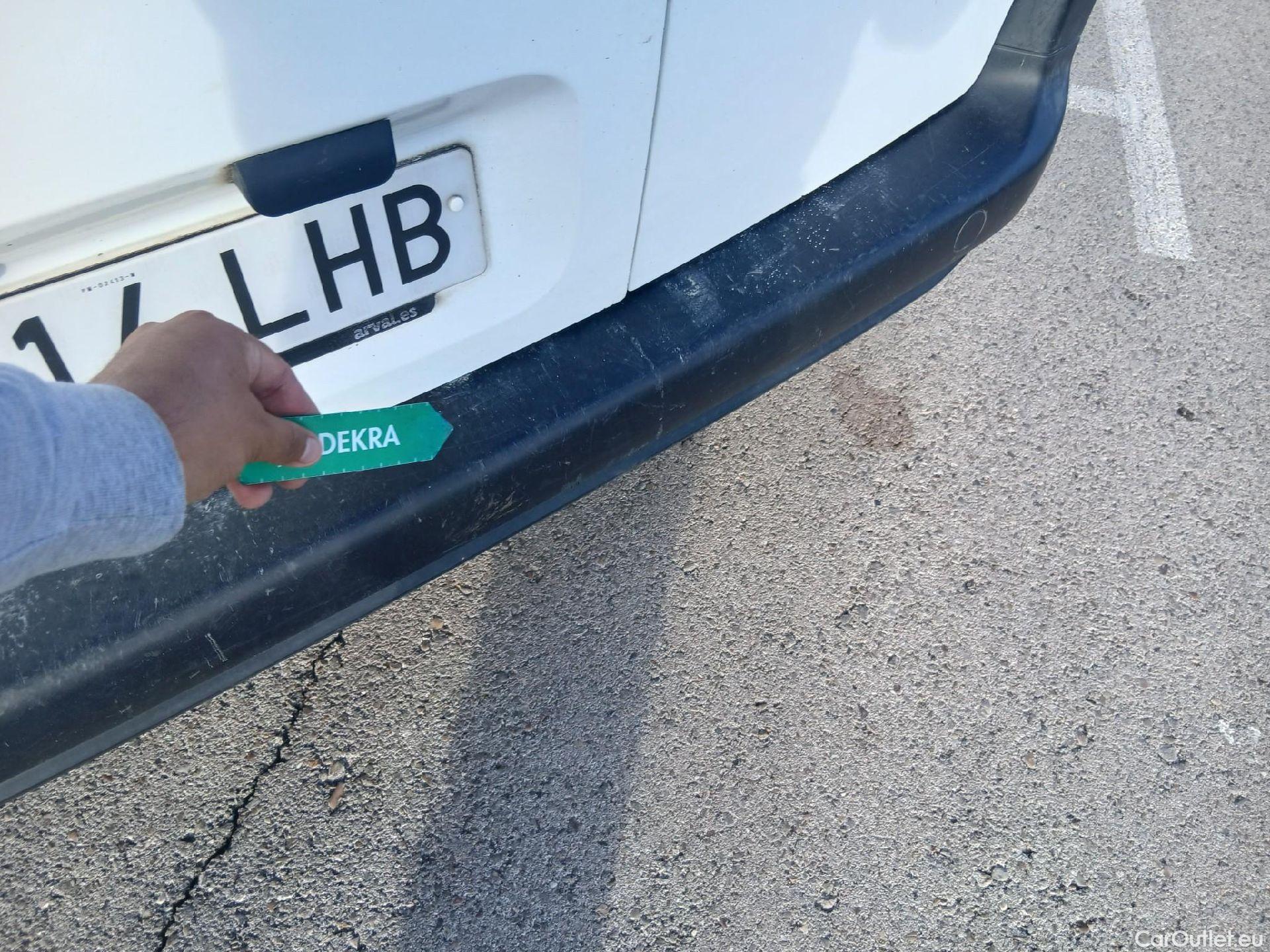  Citroen  Berlingo CITROEN  / 2018 / 4P / combi Talla M BlueHDi 100 S&S LIVE (AC) #29