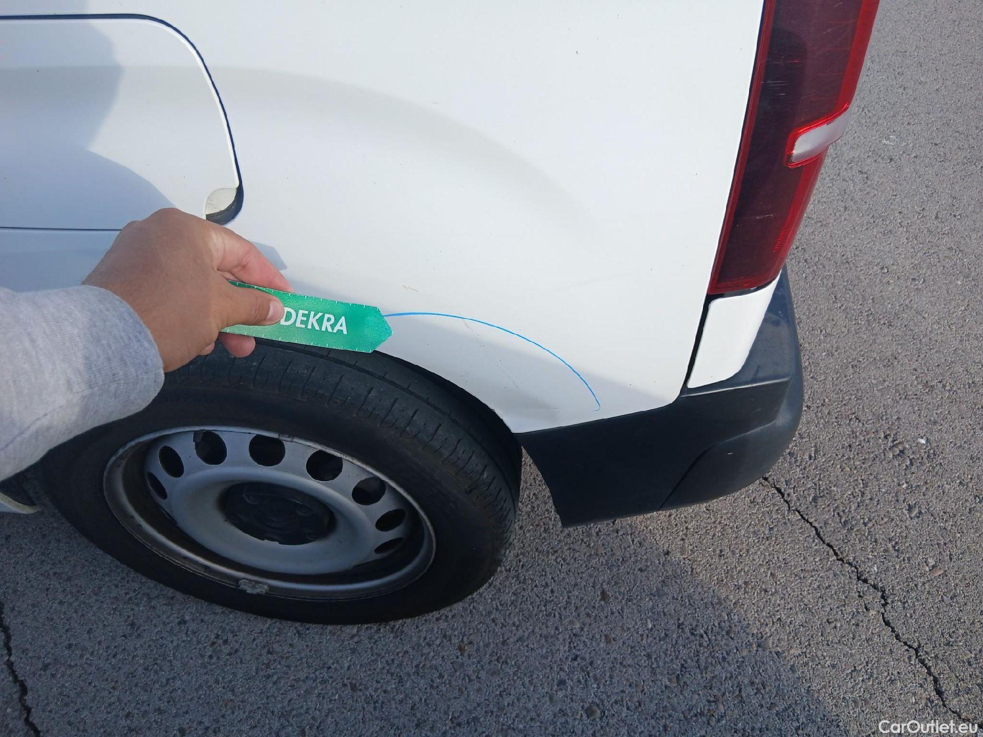  Citroen  Berlingo CITROEN  / 2018 / 4P / combi Talla M BlueHDi 100 S&S LIVE (AC) #27