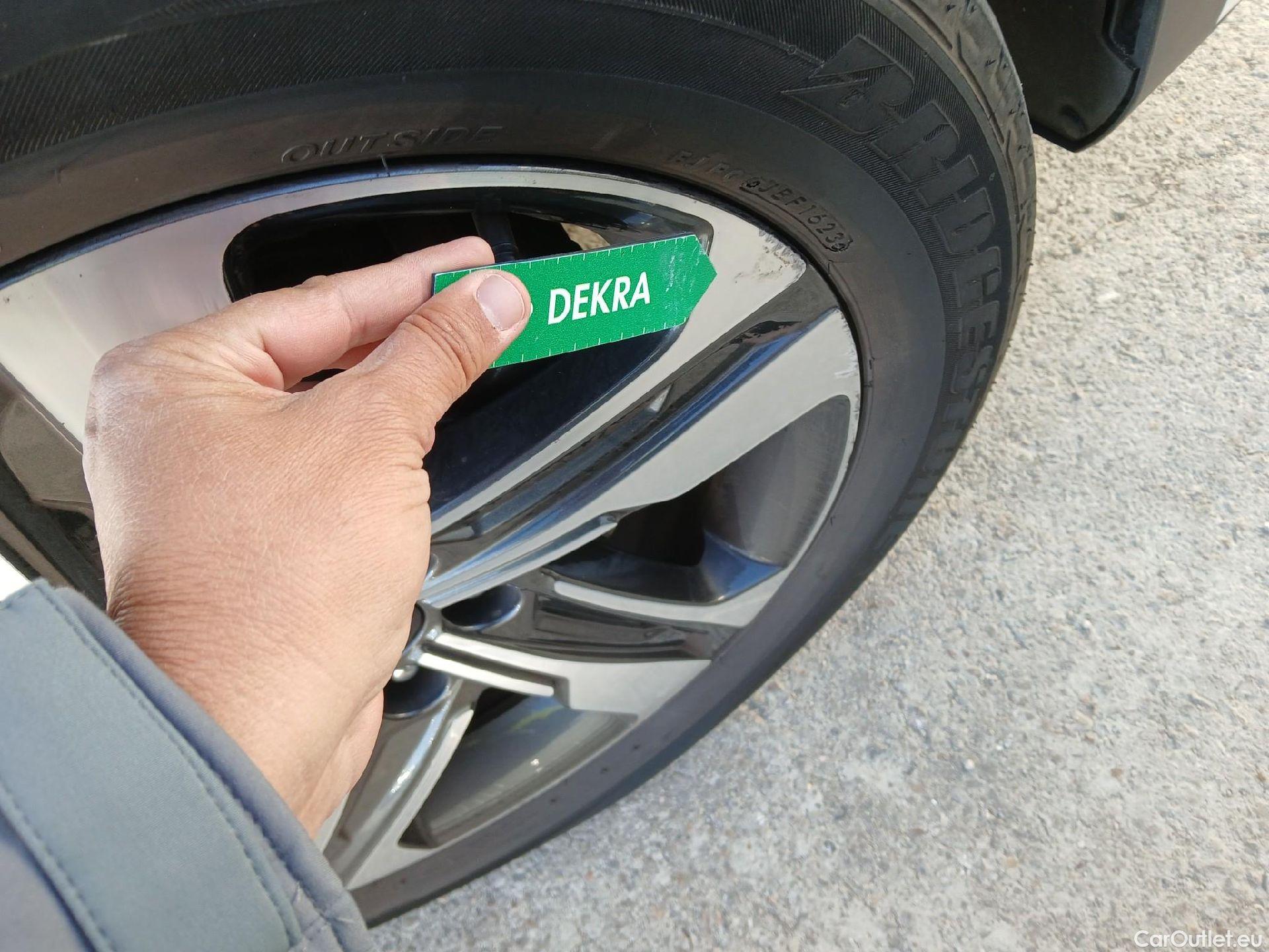  KIA  Sorento KIA  / 2020 / 5P / todoterreno 1.6 T-GDi HEV Emotion 4x4 7pl #7