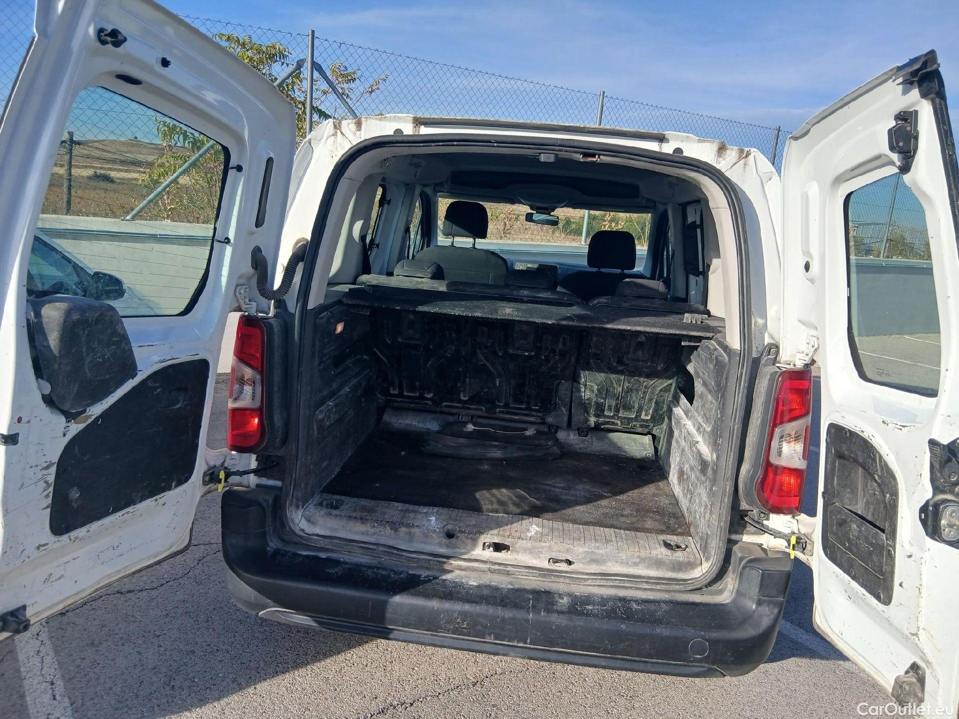  Citroen  Berlingo CITROEN  / 2018 / 4P / combi Talla M BlueHDi 100 S&S LIVE (AC) #1