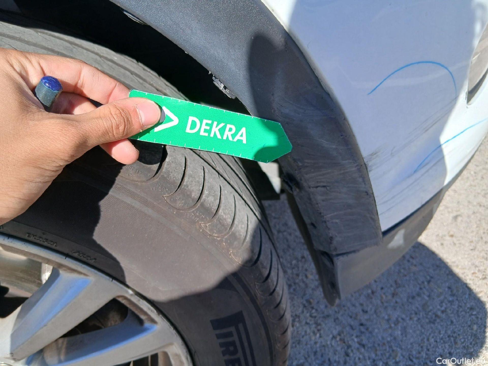  Ford  Kuga FORD  / 2016 / 5P / todoterreno 1.5 EcoBoost 88kW 4x2 Trend+ (CX) #51