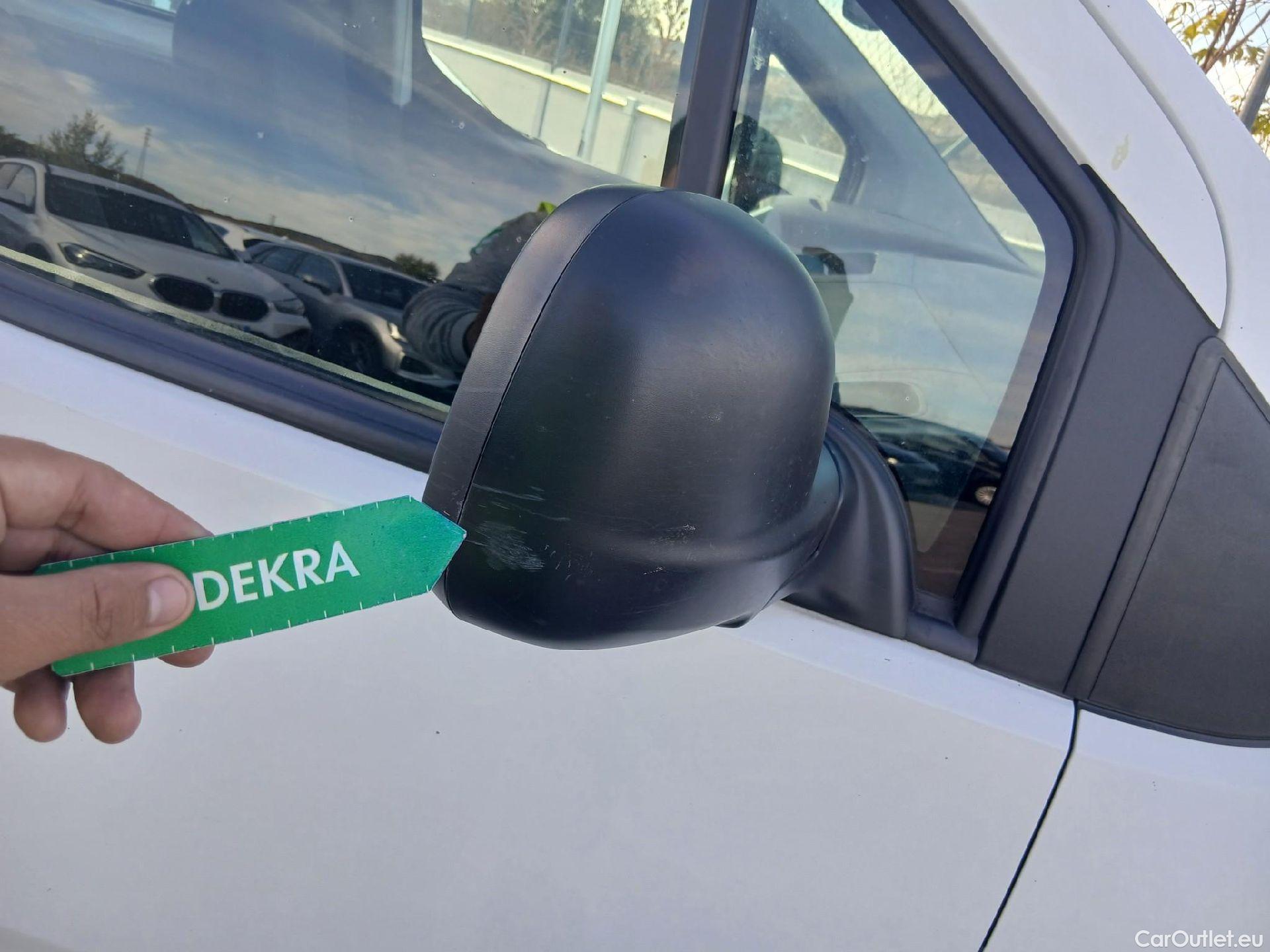  Citroen  Berlingo CITROEN  / 2018 / 4P / combi Talla M BlueHDi 100 S&S LIVE (AC) #40