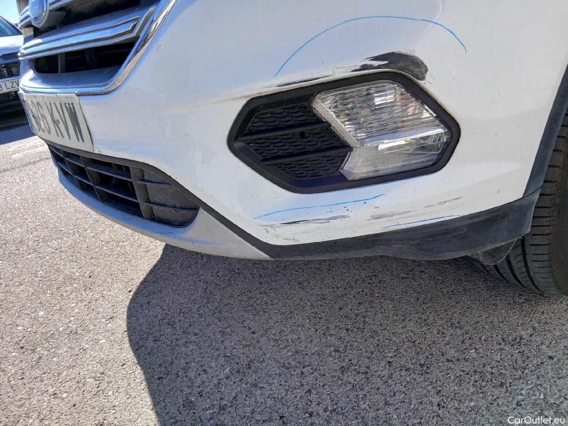  Ford  Kuga FORD  / 2016 / 5P / todoterreno 1.5 EcoBoost 88kW 4x2 Trend+ (CX) #5