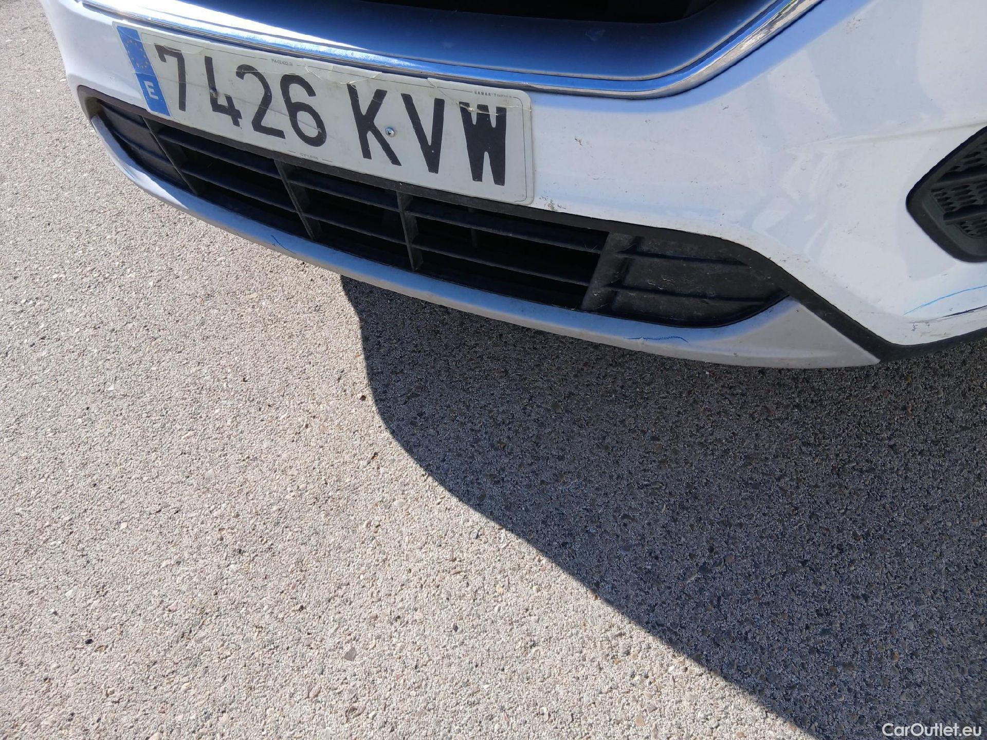  Ford  Kuga FORD  / 2016 / 5P / todoterreno 1.5 EcoBoost 88kW 4x2 Trend+ (CX) #7