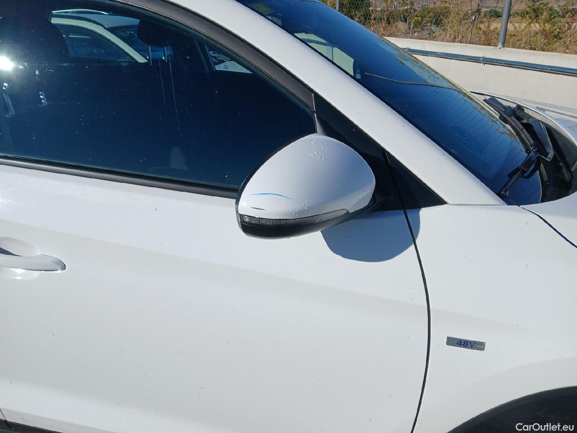  Hyundai  Tucson HYUNDAI  / 2018 / 5P / todoterreno 1.6 CRDI 85kW (116CV) 48V SLE 4X2(SP)(SL) #27