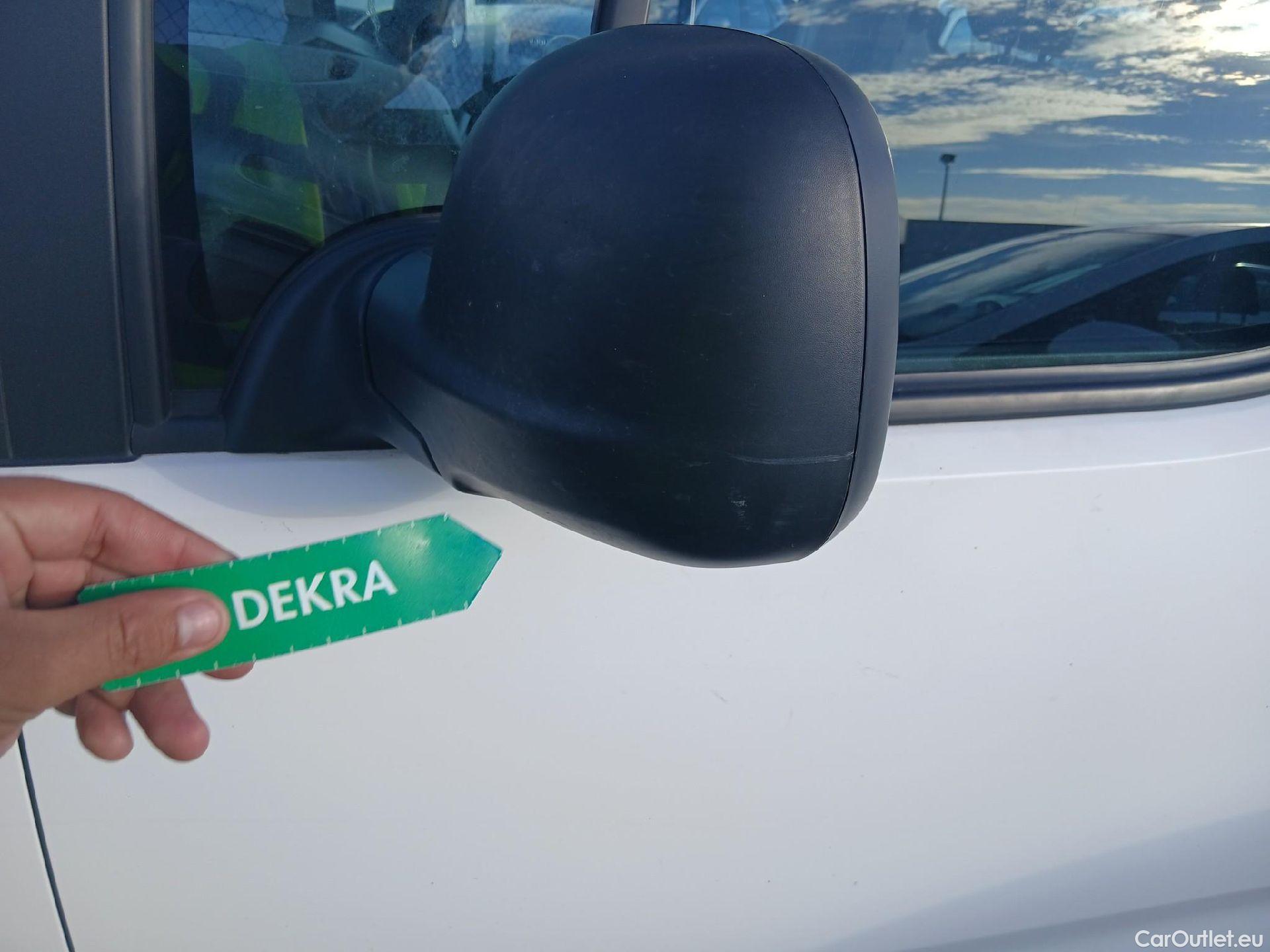  Citroen  Berlingo CITROEN  / 2018 / 4P / combi Talla M BlueHDi 100 S&S LIVE (AC) #26