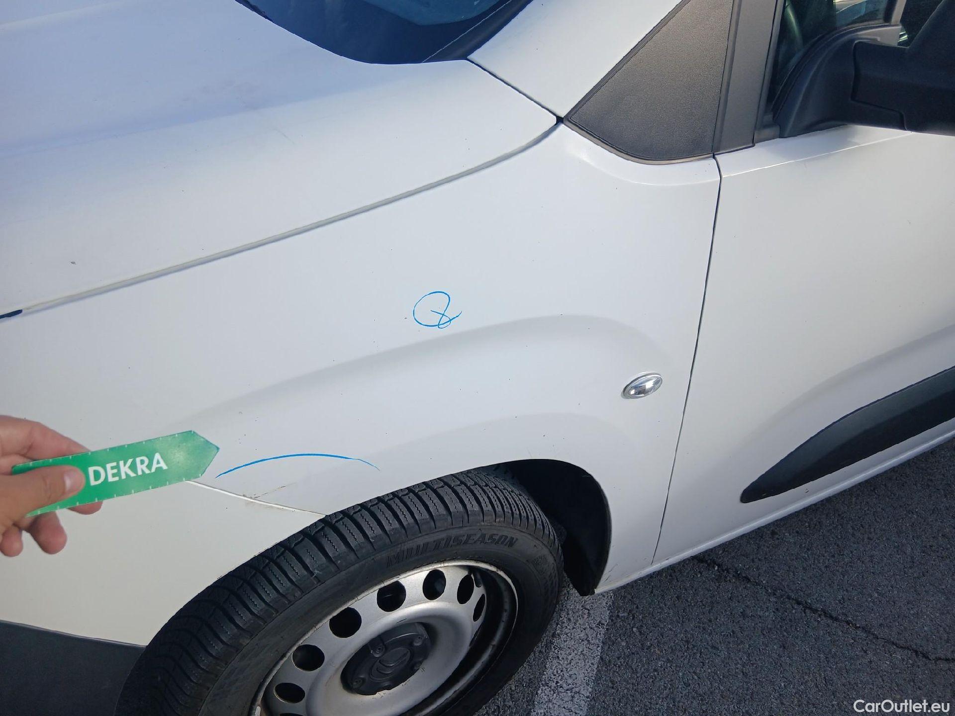  Citroen  Berlingo CITROEN  / 2018 / 4P / combi Talla M BlueHDi 100 S&S LIVE (AC) #24