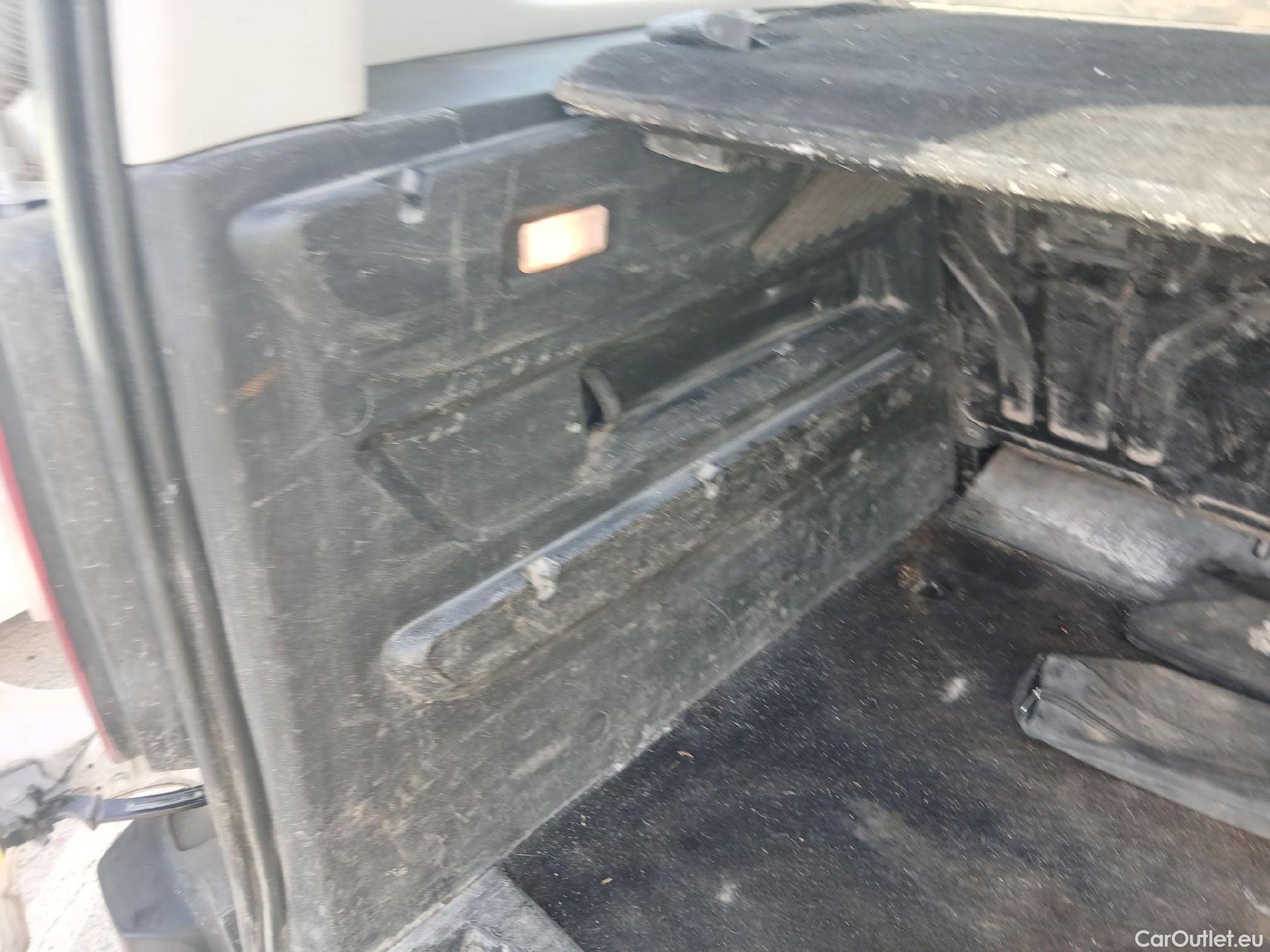  Citroen  Berlingo CITROEN  / 2018 / 4P / combi Talla M BlueHDi 100 S&S LIVE (AC) #8