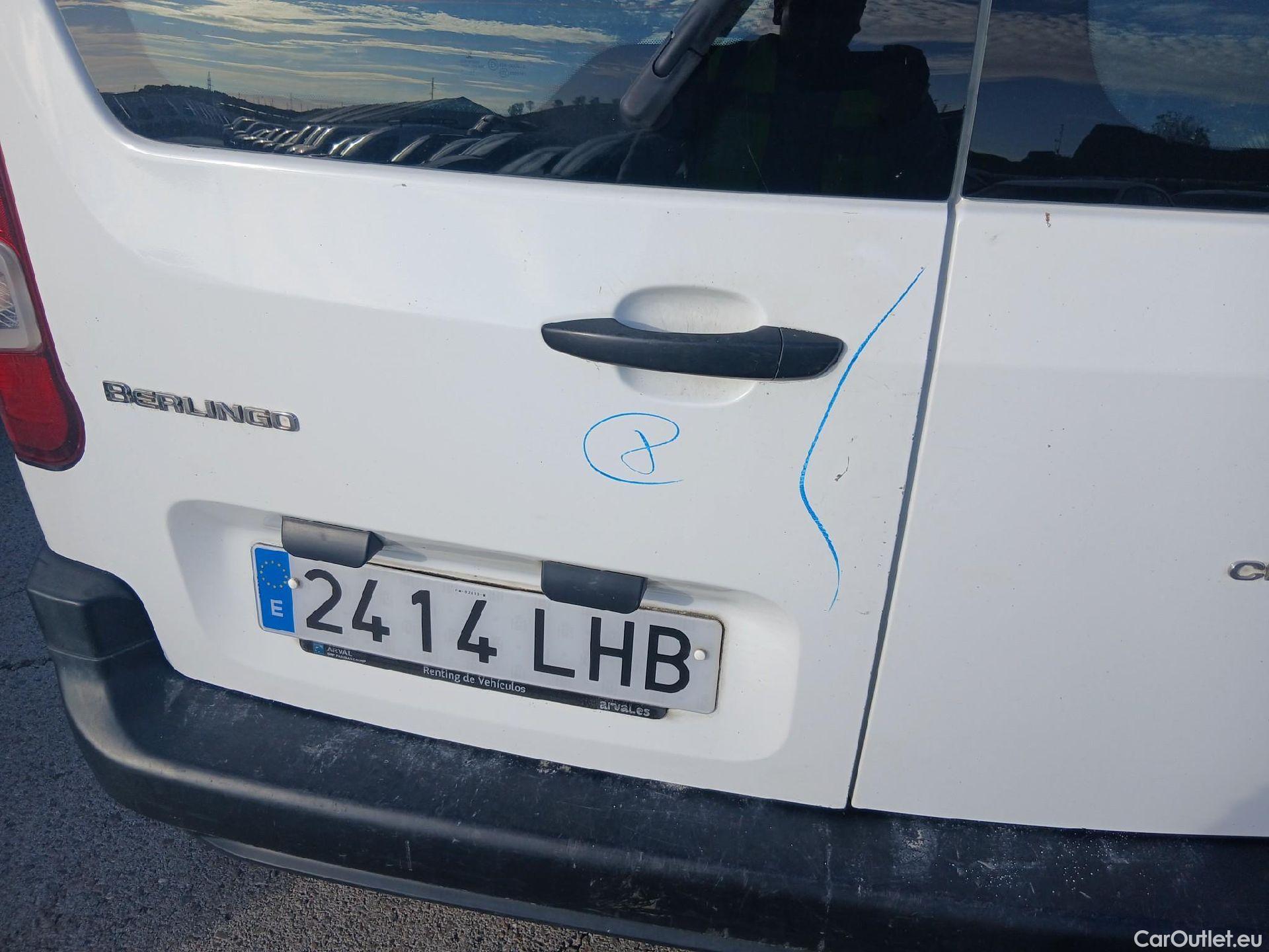  Citroen  Berlingo CITROEN  / 2018 / 4P / combi Talla M BlueHDi 100 S&S LIVE (AC) #31