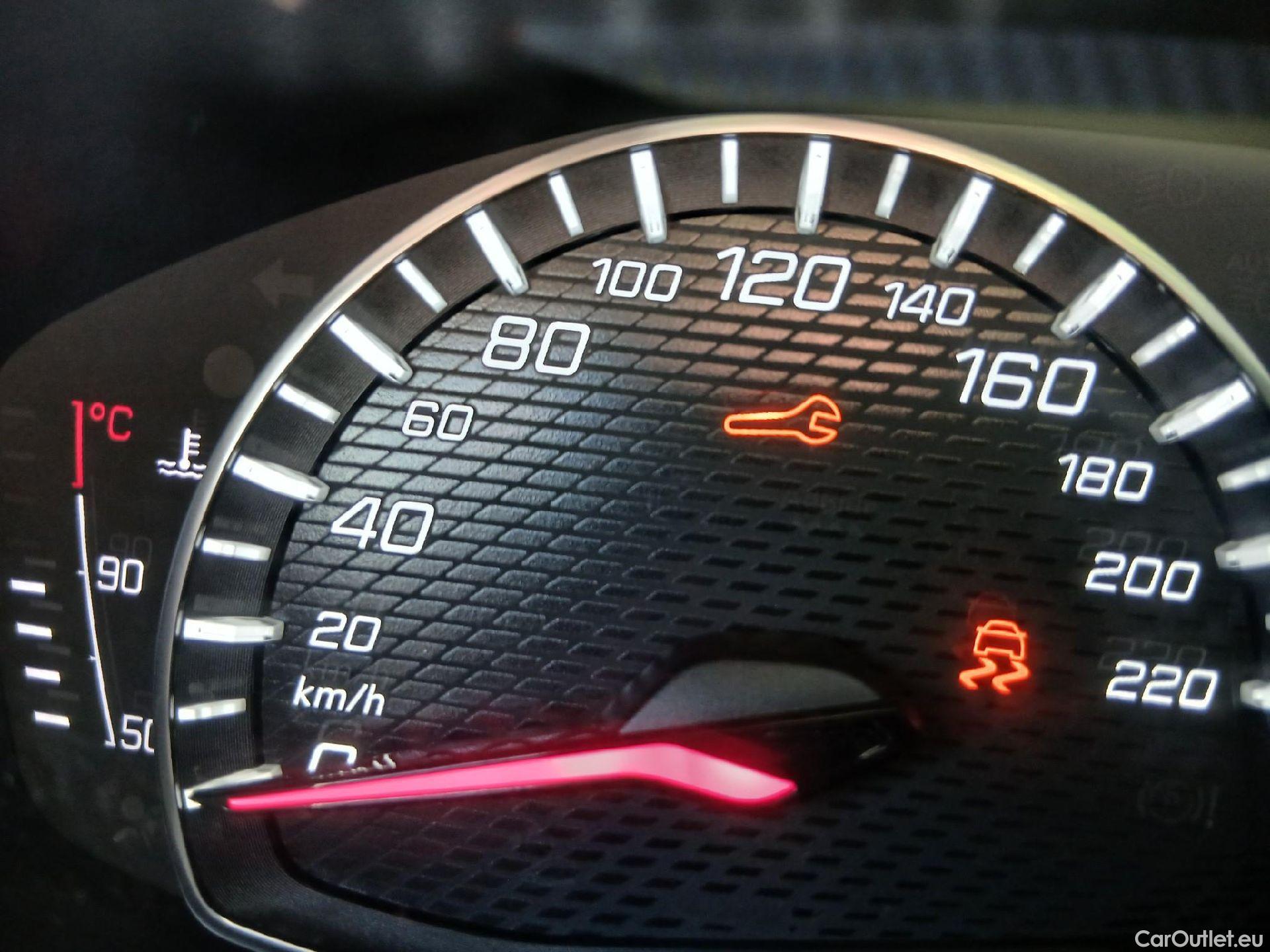  Peugeot  2008 PEUGEOT  / 2019 / 5P / todoterreno Allure Pack BlueHDI 81kW (110CV) (AC) #17