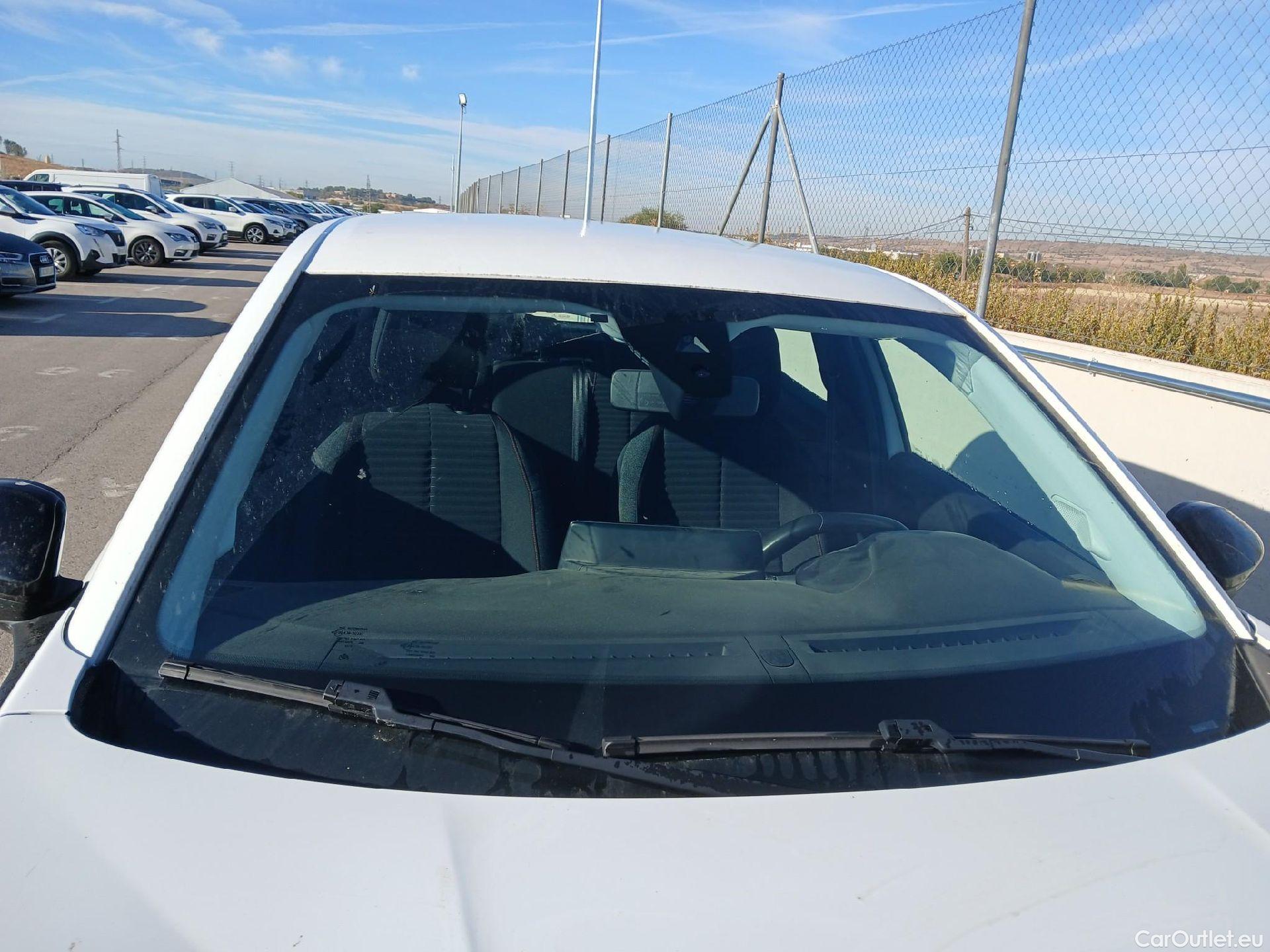  Peugeot  2008 PEUGEOT  / 2019 / 5P / todoterreno Active BlueHDI 81kW (110CV) #8