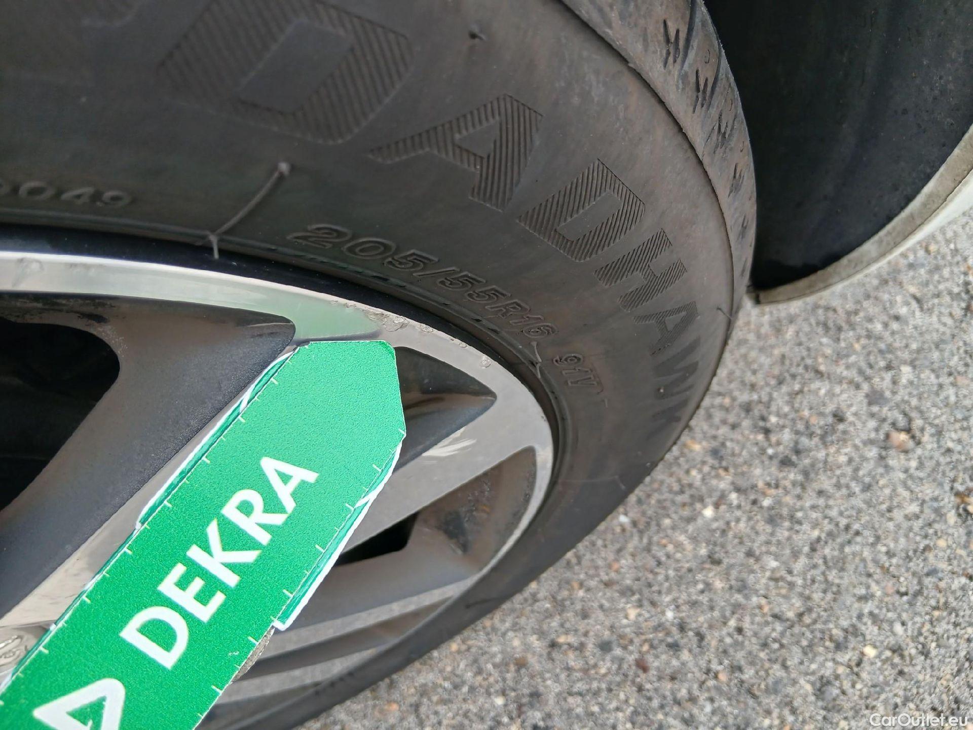  Peugeot  308 PEUGEOT  / 2017 / 5P / familiar SW Style BlueHDi 130 S&S #10