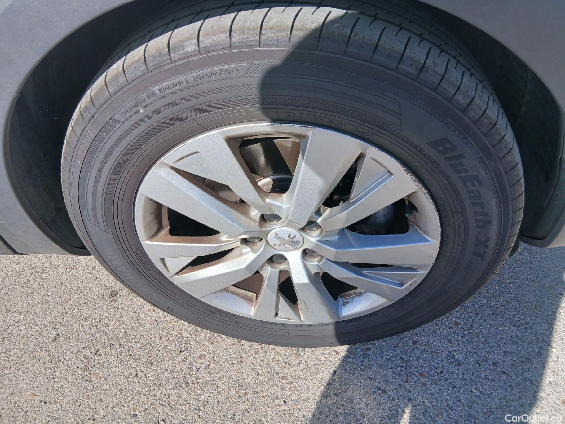  Peugeot  3008 PEUGEOT  / 2016 / 5P / todoterreno 1.5L BlueHDi 96kW (130CV) S&S Active (AC2) #11