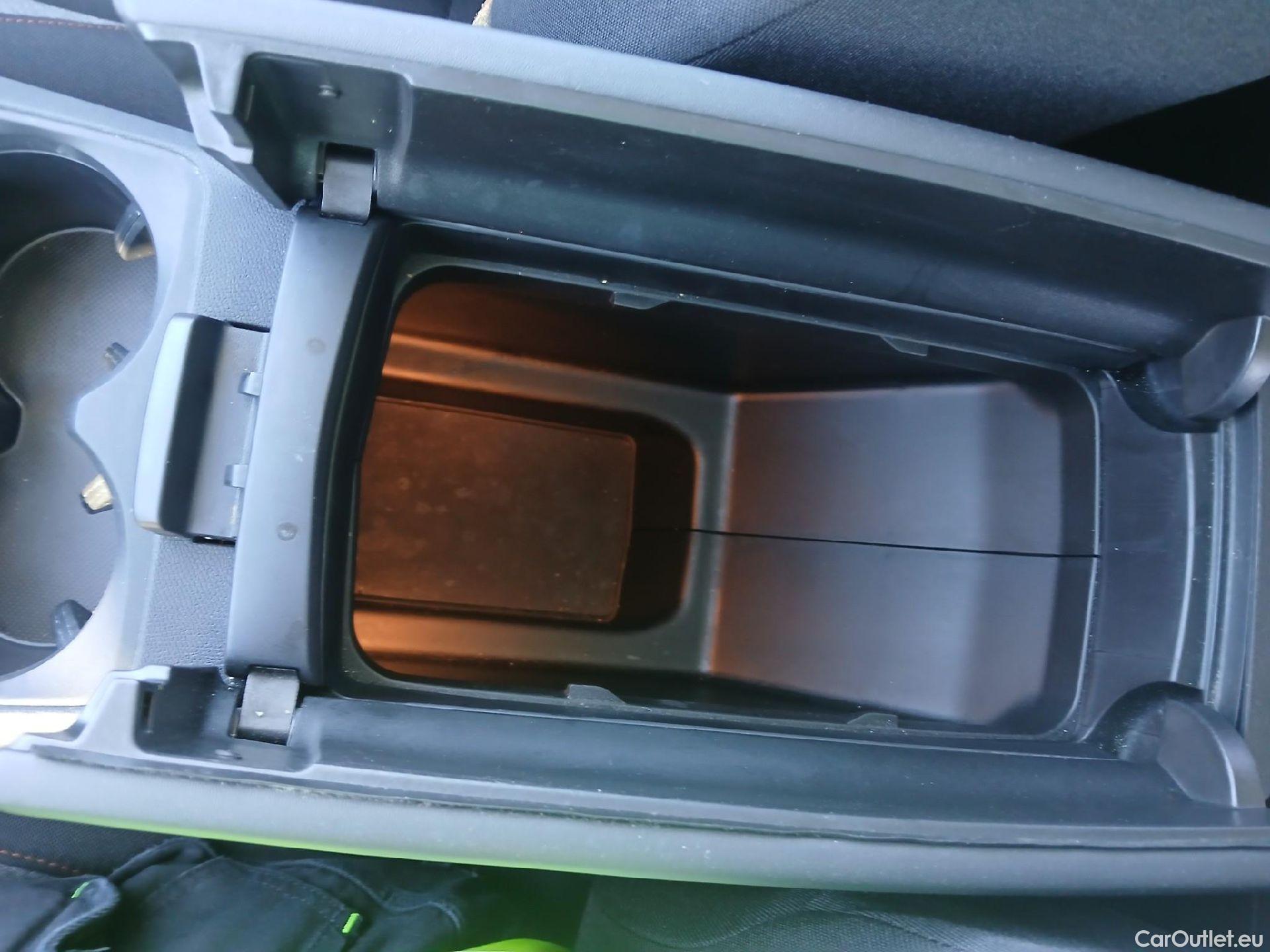  Peugeot  3008 PEUGEOT  / 2016 / 5P / todoterreno 1.5 BlueHDi 96kW (130CV) S&S Style #3