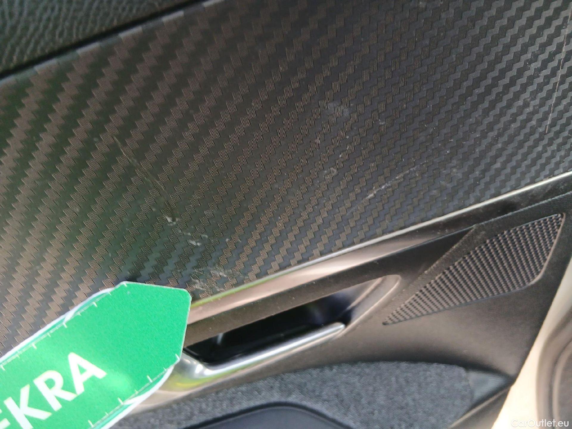  Peugeot  3008 PEUGEOT  / 2016 / 5P / todoterreno 1.5L BlueHDi 96kW (130CV) S&S Active (AC2) #4