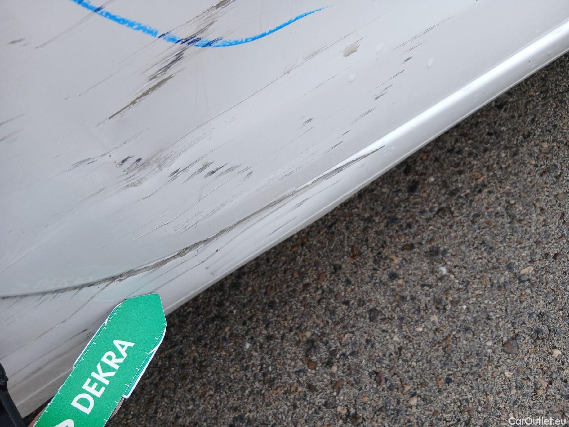  Peugeot  308 PEUGEOT  / 2017 / 5P / familiar SW Style BlueHDi 130 S&S #32