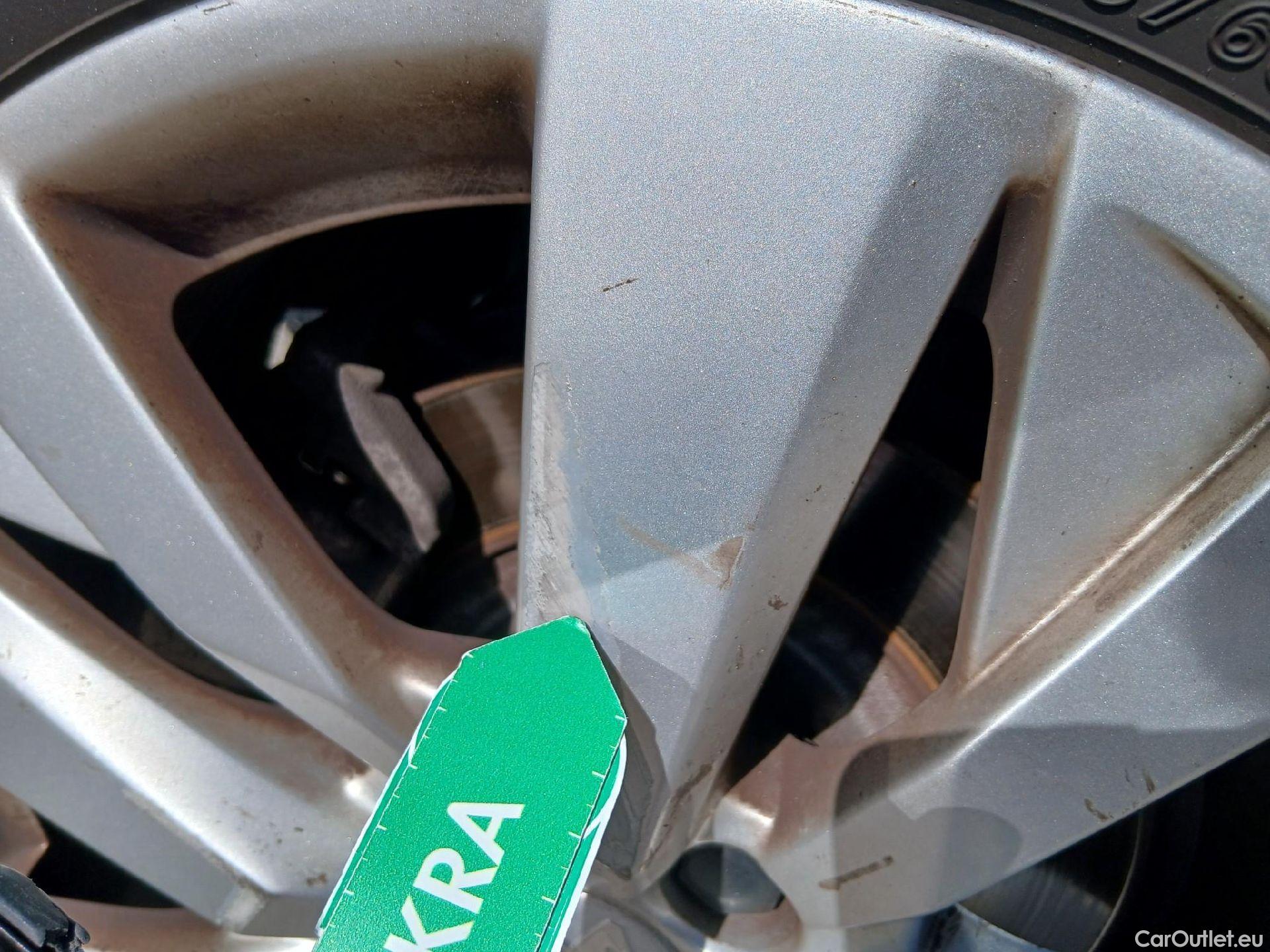  Peugeot  3008 PEUGEOT  / 2016 / 5P / todoterreno 1.5L BlueHDi 96kW (130CV) S&S Active (AC2) #9