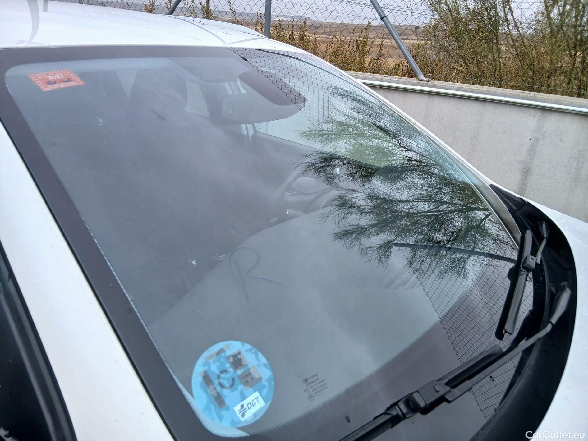  Peugeot  308 PEUGEOT  / 2017 / 5P / familiar SW Style BlueHDi 130 S&S #16