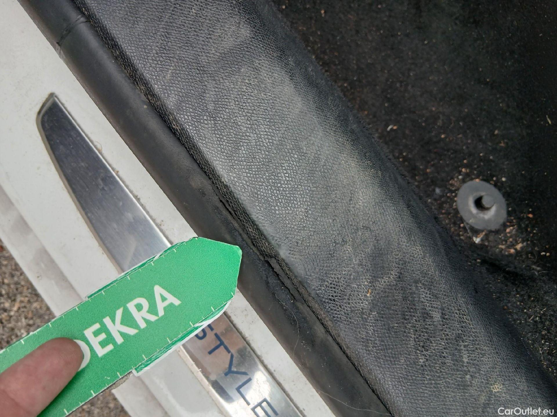  Peugeot  308 PEUGEOT  / 2017 / 5P / familiar SW Style BlueHDi 130 S&S #1