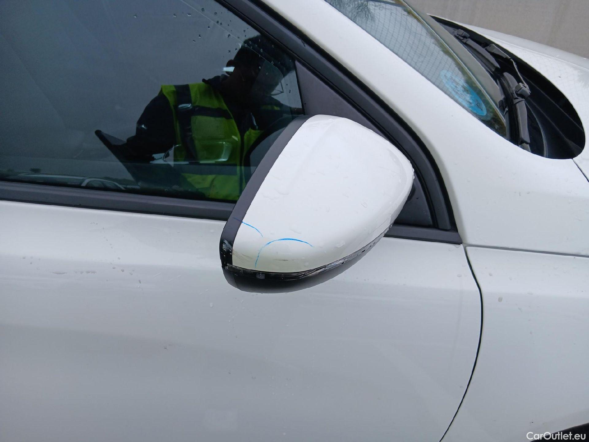  Peugeot  308 PEUGEOT  / 2017 / 5P / familiar SW Style BlueHDi 130 S&S #38