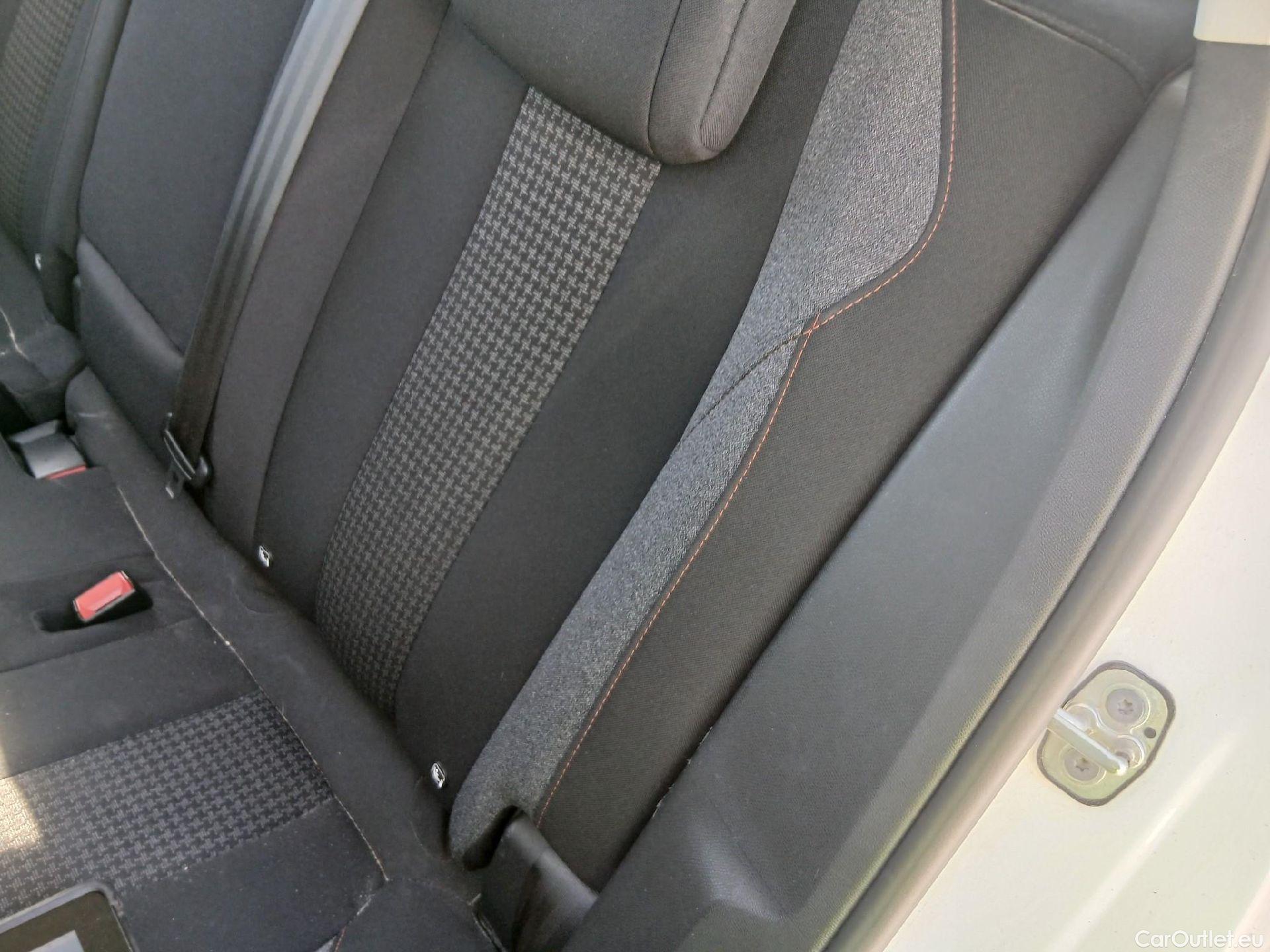  Peugeot  3008 PEUGEOT  / 2016 / 5P / todoterreno 1.5L BlueHDi 96kW (130CV) S&S Active (AC2) #1