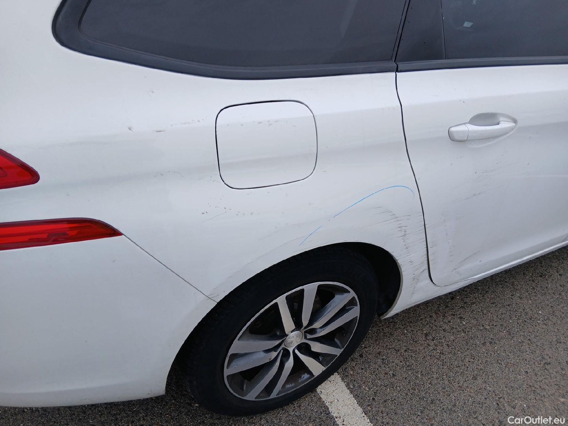  Peugeot  308 PEUGEOT  / 2017 / 5P / familiar SW Style BlueHDi 130 S&S #27