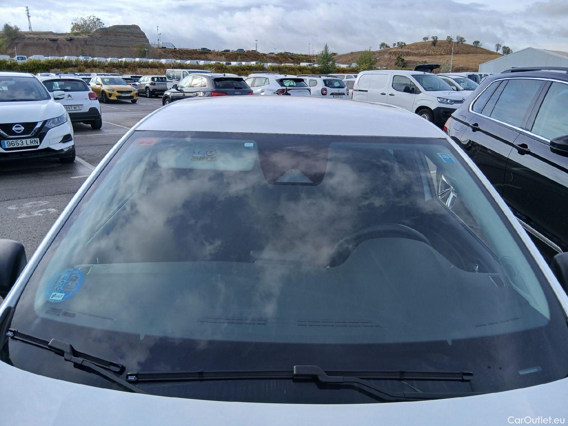  Renault  Clio RENAULT  / 2019 / 5P / berlina con portón Business TCe 74 kW (100CV) GLP #2