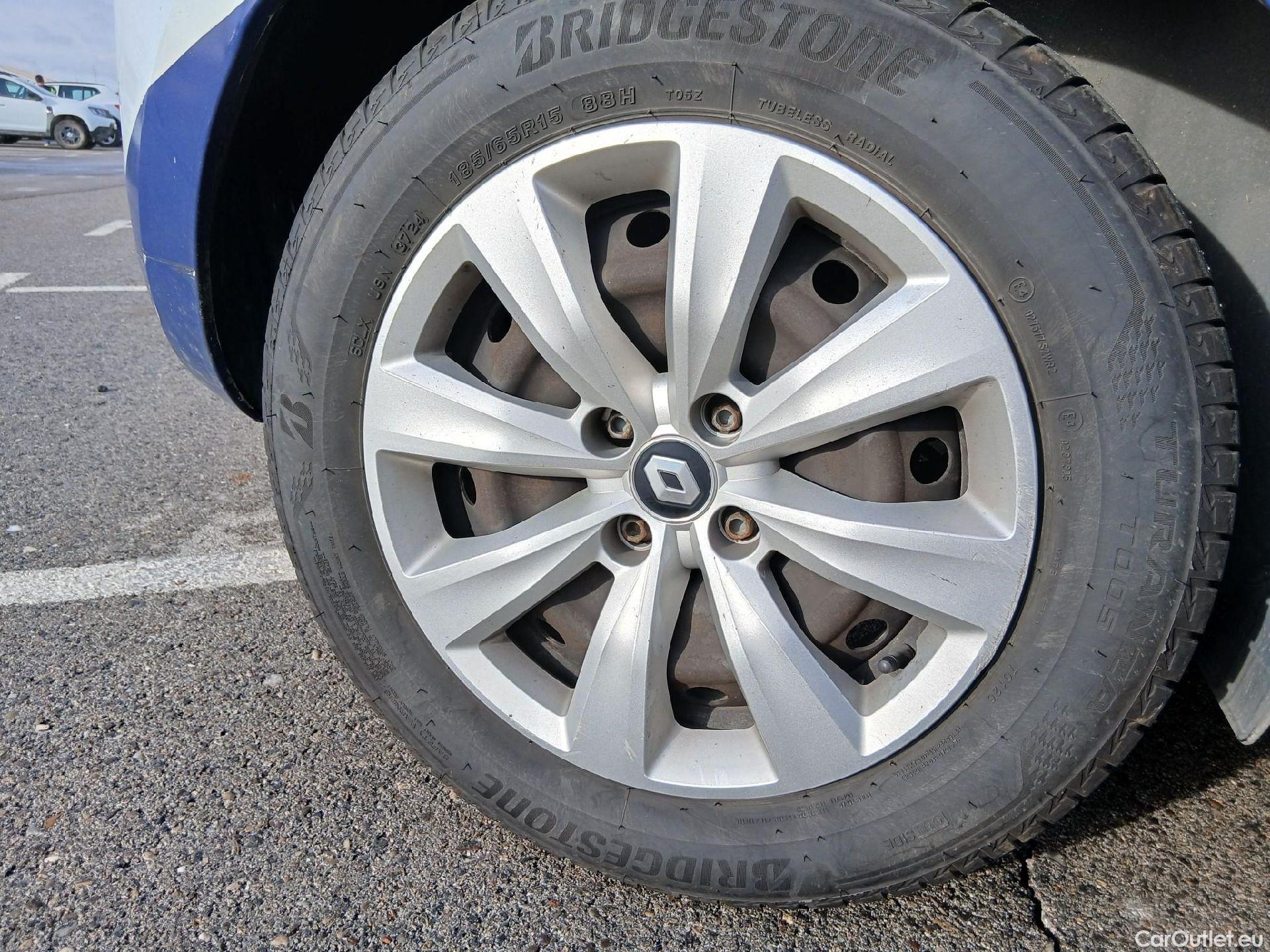  Renault  Clio RENAULT  / 2019 / 5P / berlina con portón Business TCe 74 kW (100CV) GLP #29