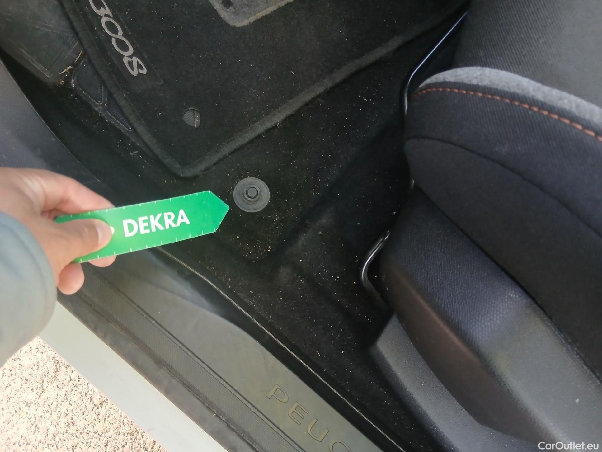  Peugeot  3008 PEUGEOT  / 2020 / 5P / todoterreno 1.5 BlueHDi 96kW (130CV) S&S Active Pack (CM) #8