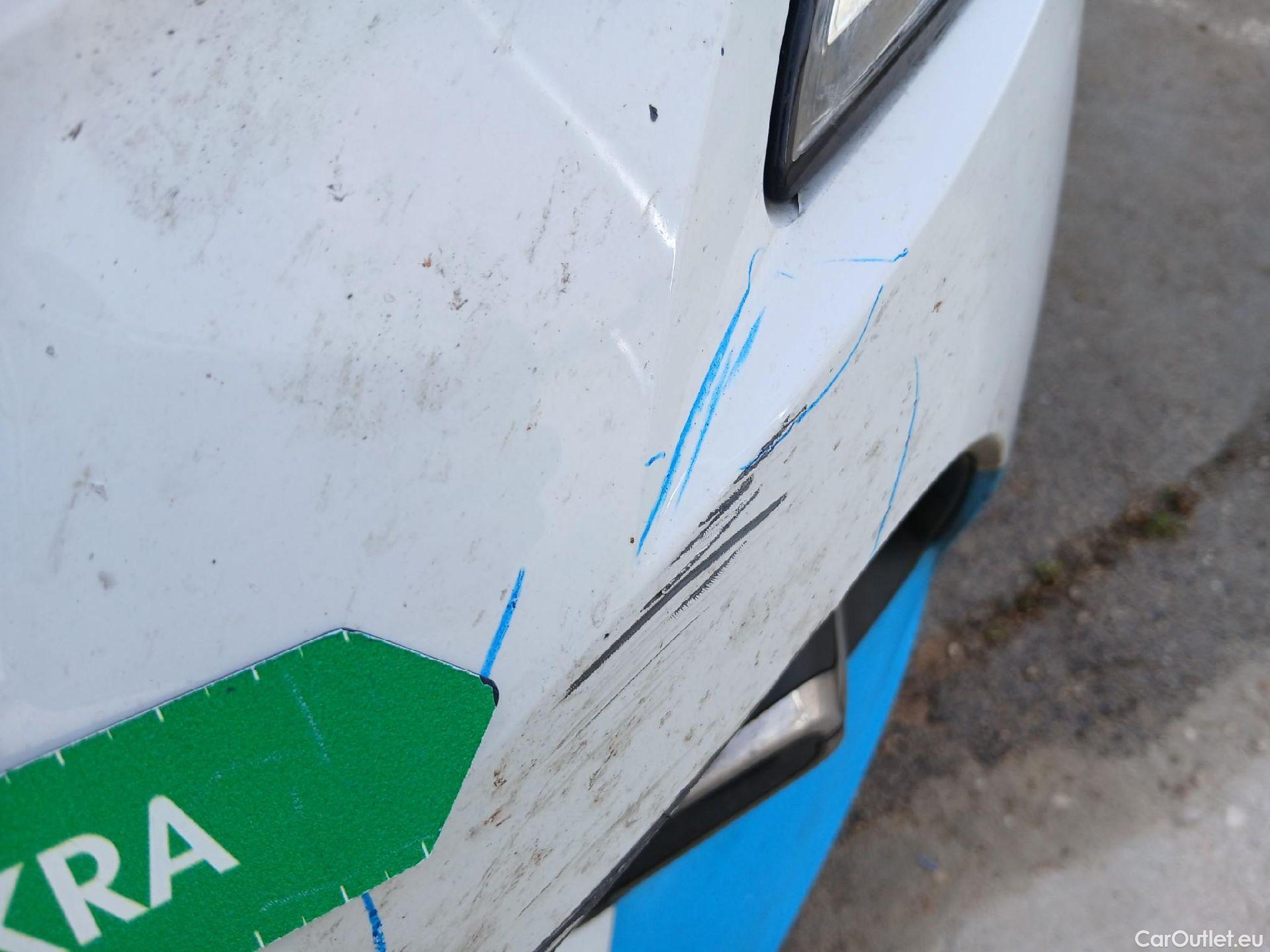  Renault  Clio RENAULT  / 2019 / 5P / berlina con portón Business TCe 74 kW (100CV) GLP #9