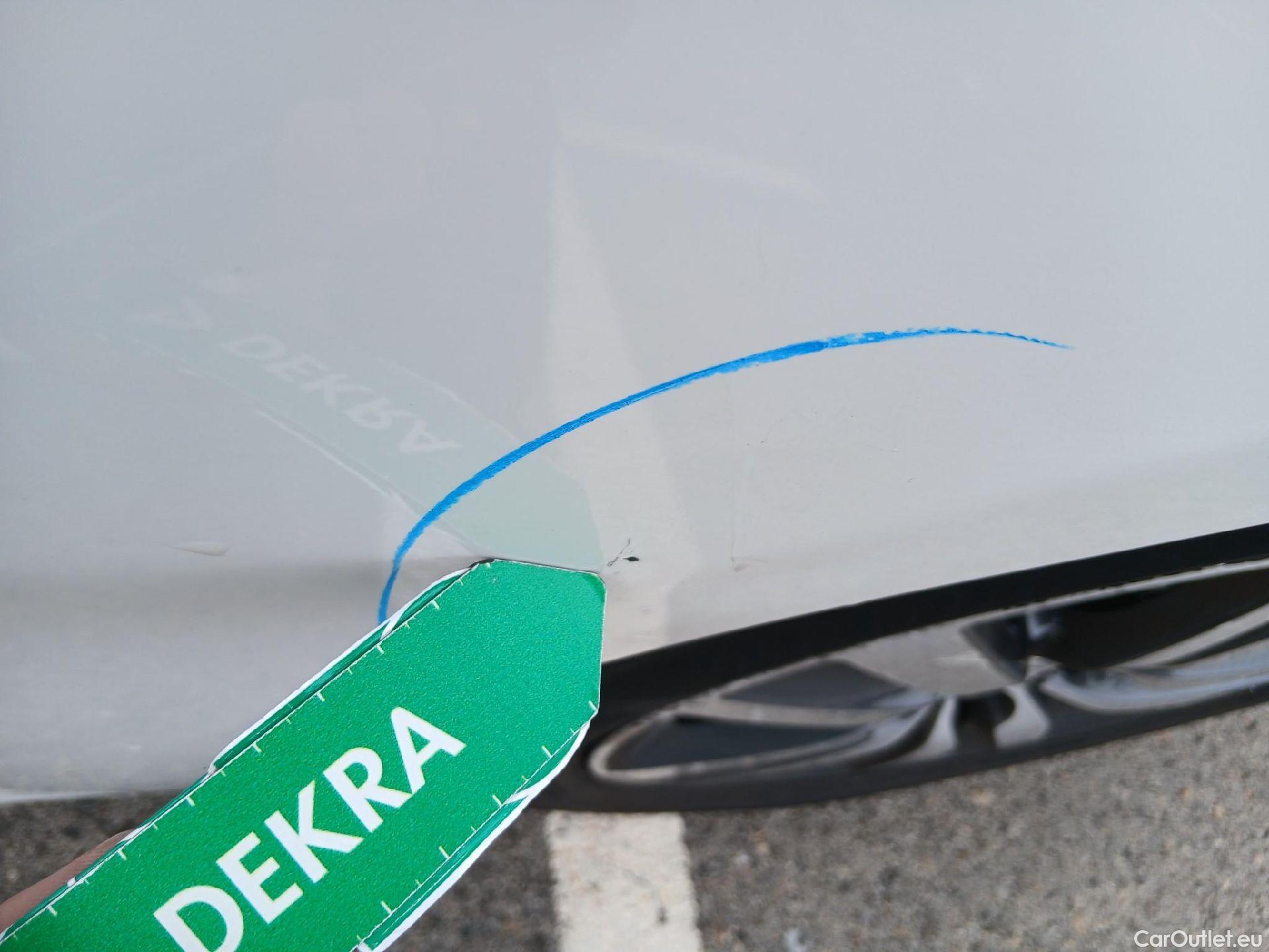  Peugeot  308 PEUGEOT  / 2017 / 5P / familiar SW Style BlueHDi 130 S&S #41