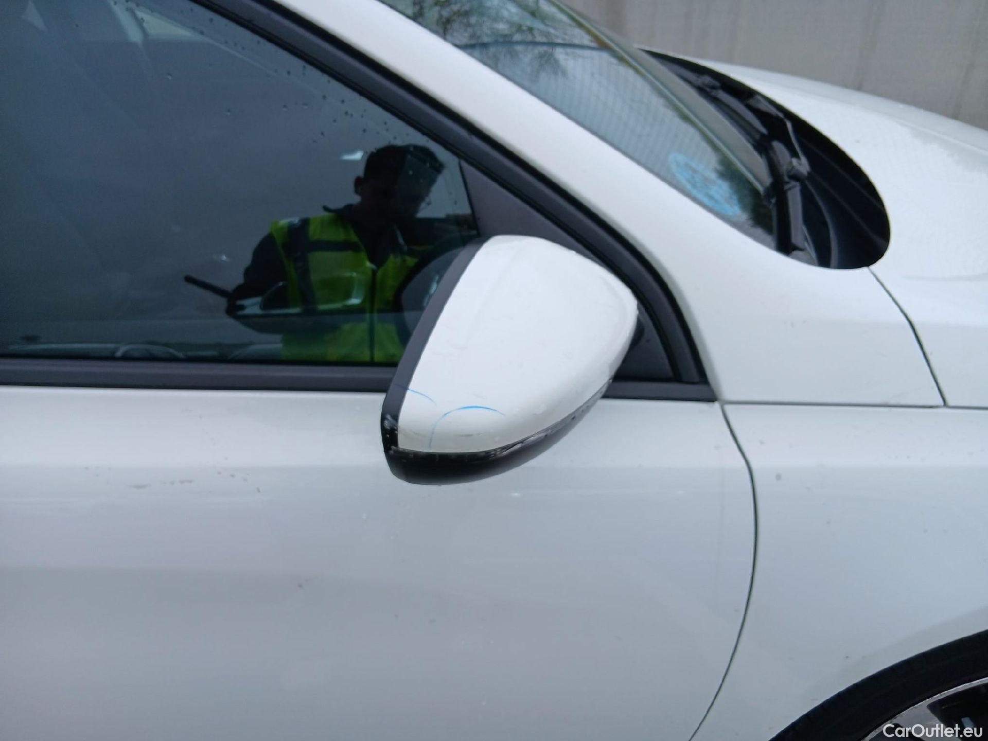  Peugeot  308 PEUGEOT  / 2017 / 5P / familiar SW Style BlueHDi 130 S&S #35