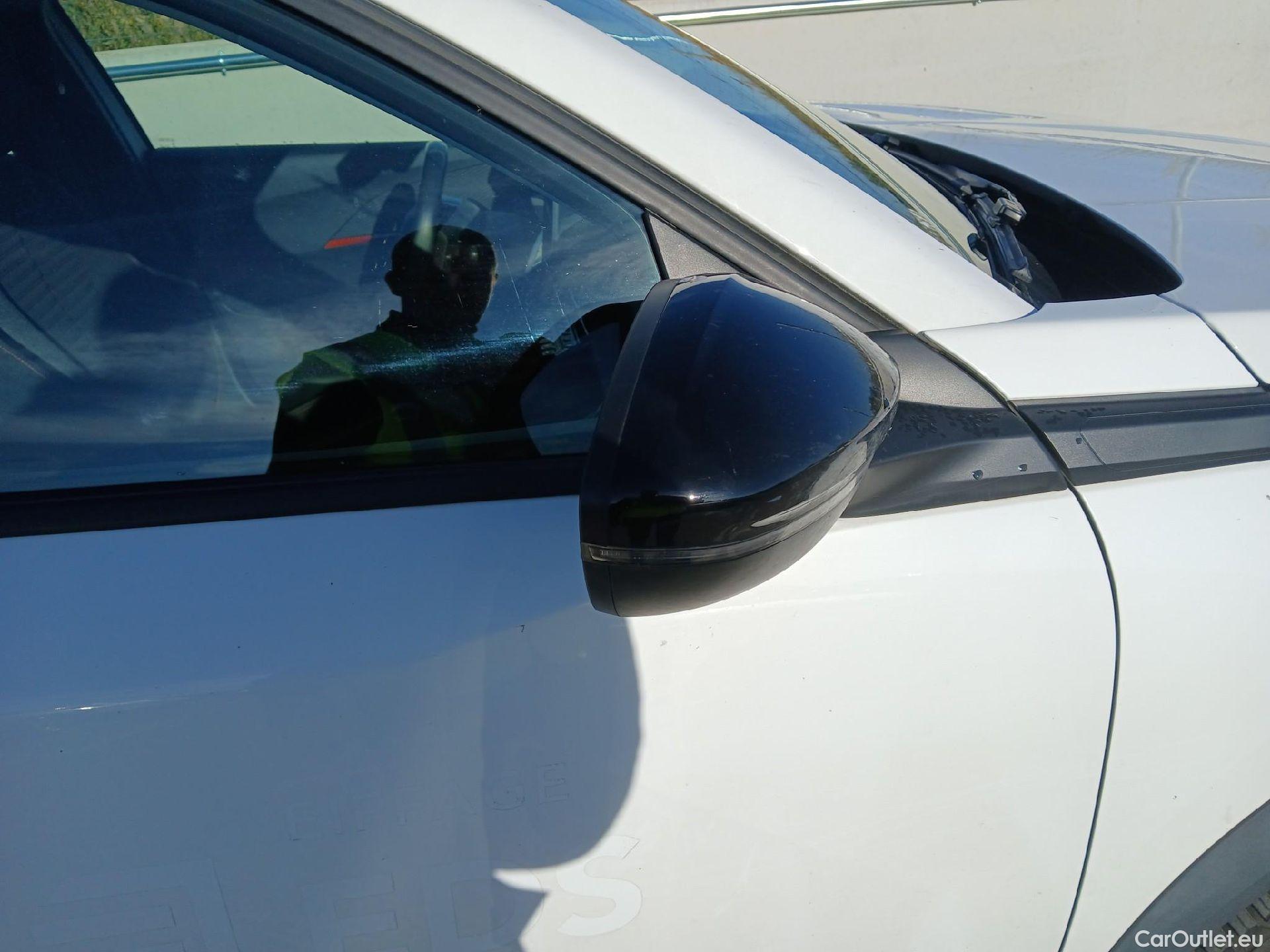  Peugeot  2008 PEUGEOT  / 2019 / 5P / todoterreno Active BlueHDI 81kW (110CV) #14