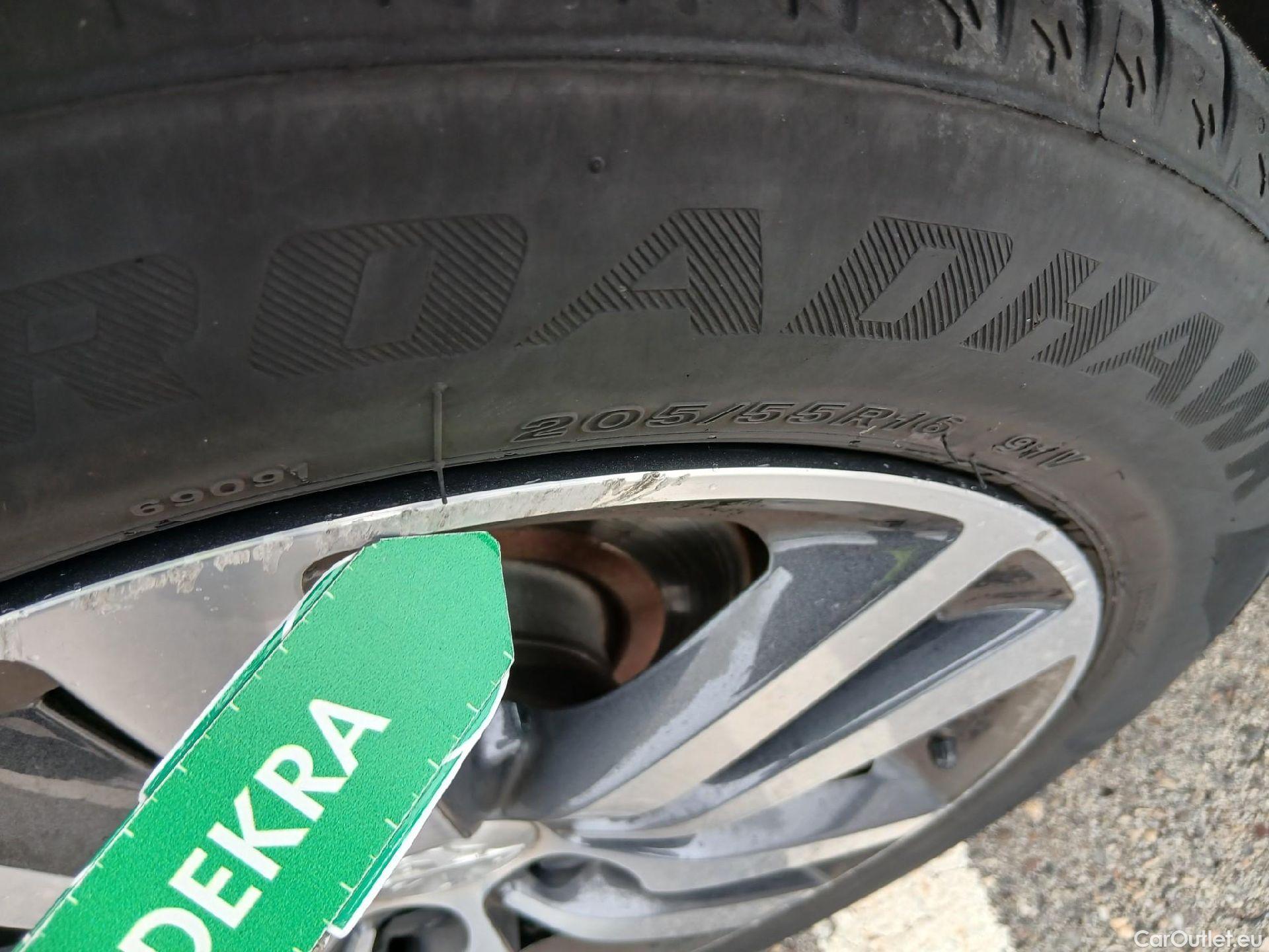  Peugeot  308 PEUGEOT  / 2017 / 5P / familiar SW Style BlueHDi 130 S&S #13