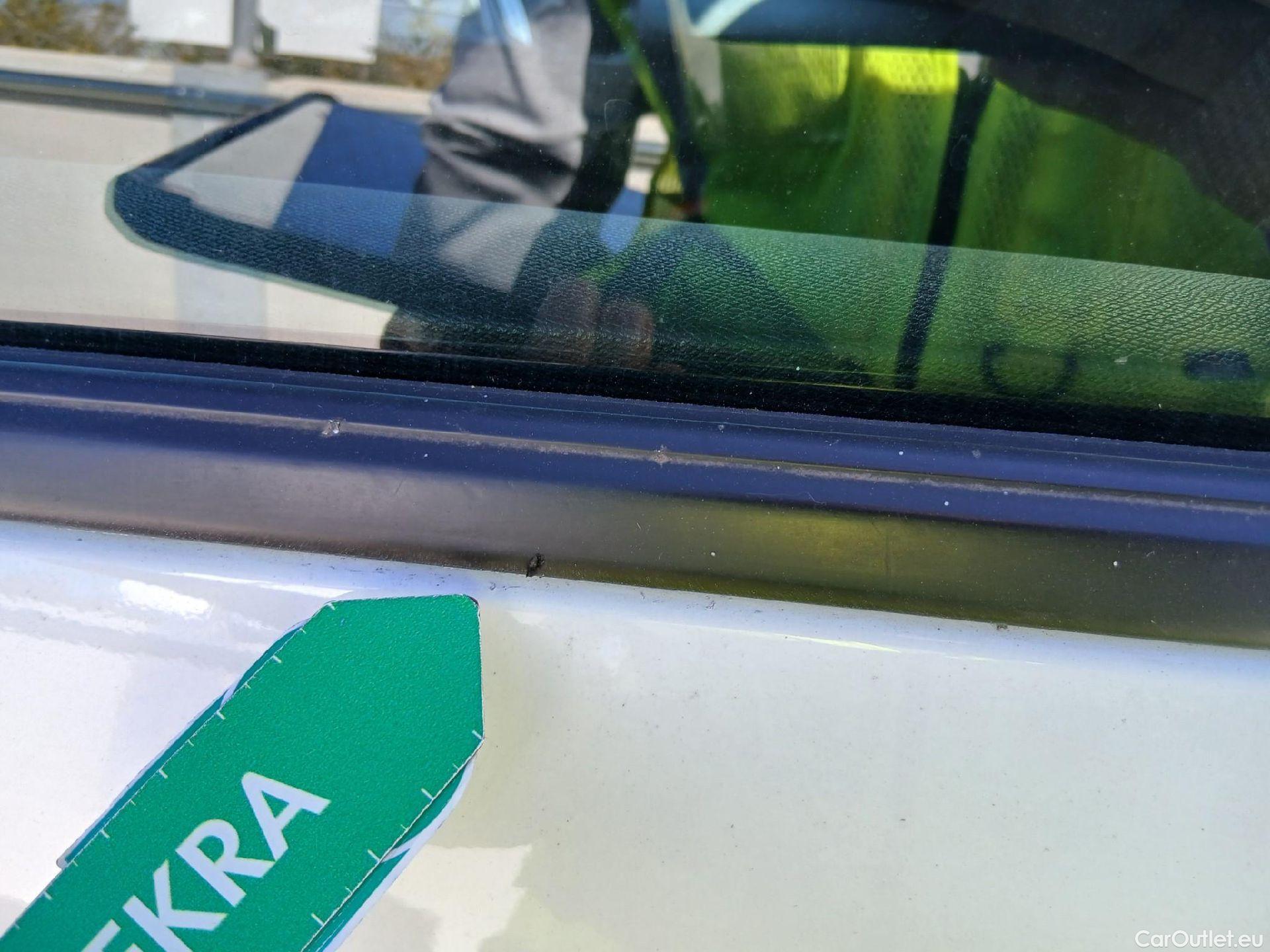  Peugeot  3008 PEUGEOT  / 2016 / 5P / todoterreno 1.5L BlueHDi 96kW (130CV) S&S Active (AC2) #25