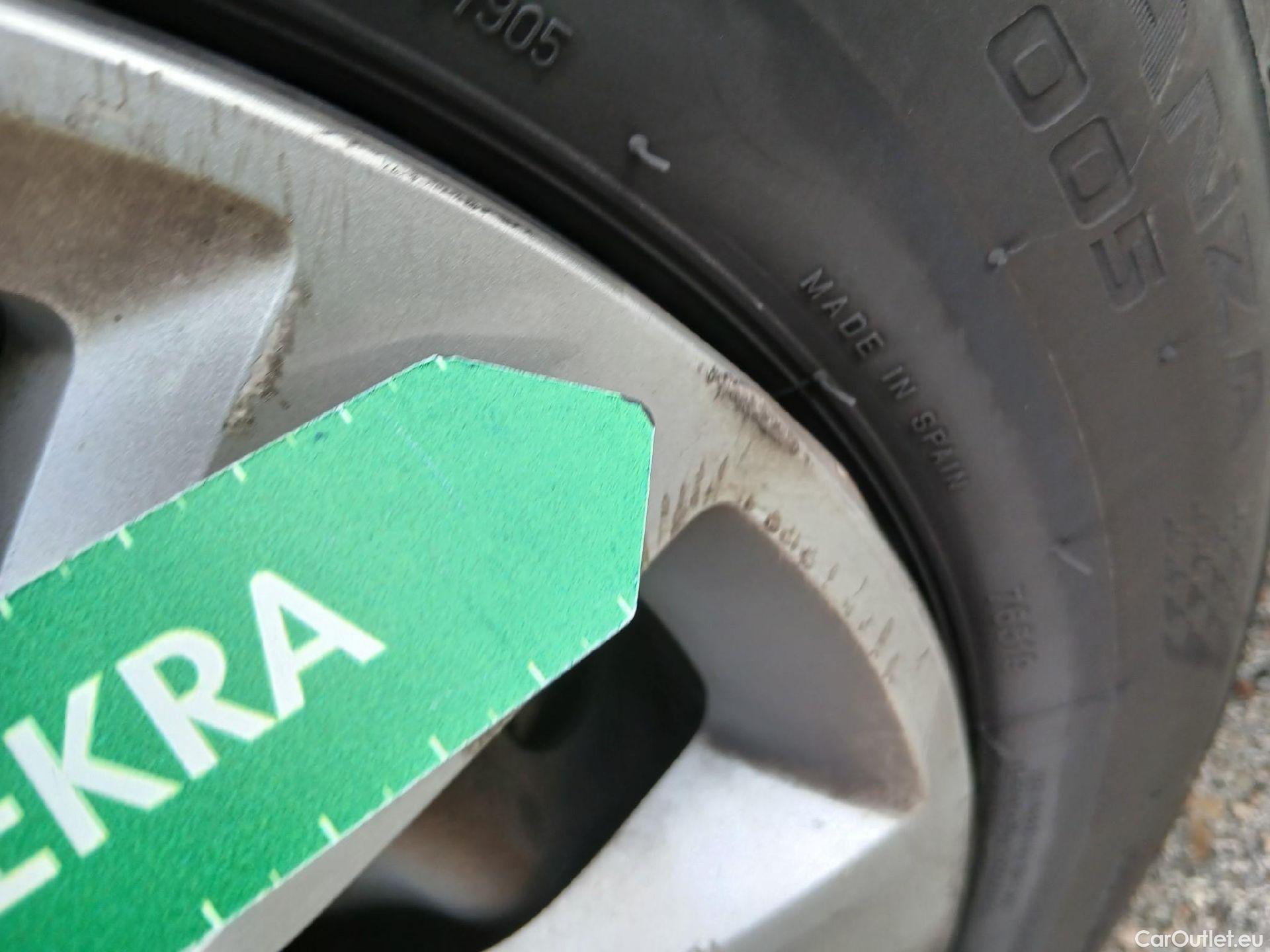  Renault  Clio RENAULT  / 2019 / 5P / berlina con portón Business TCe 74 kW (100CV) GLP #35