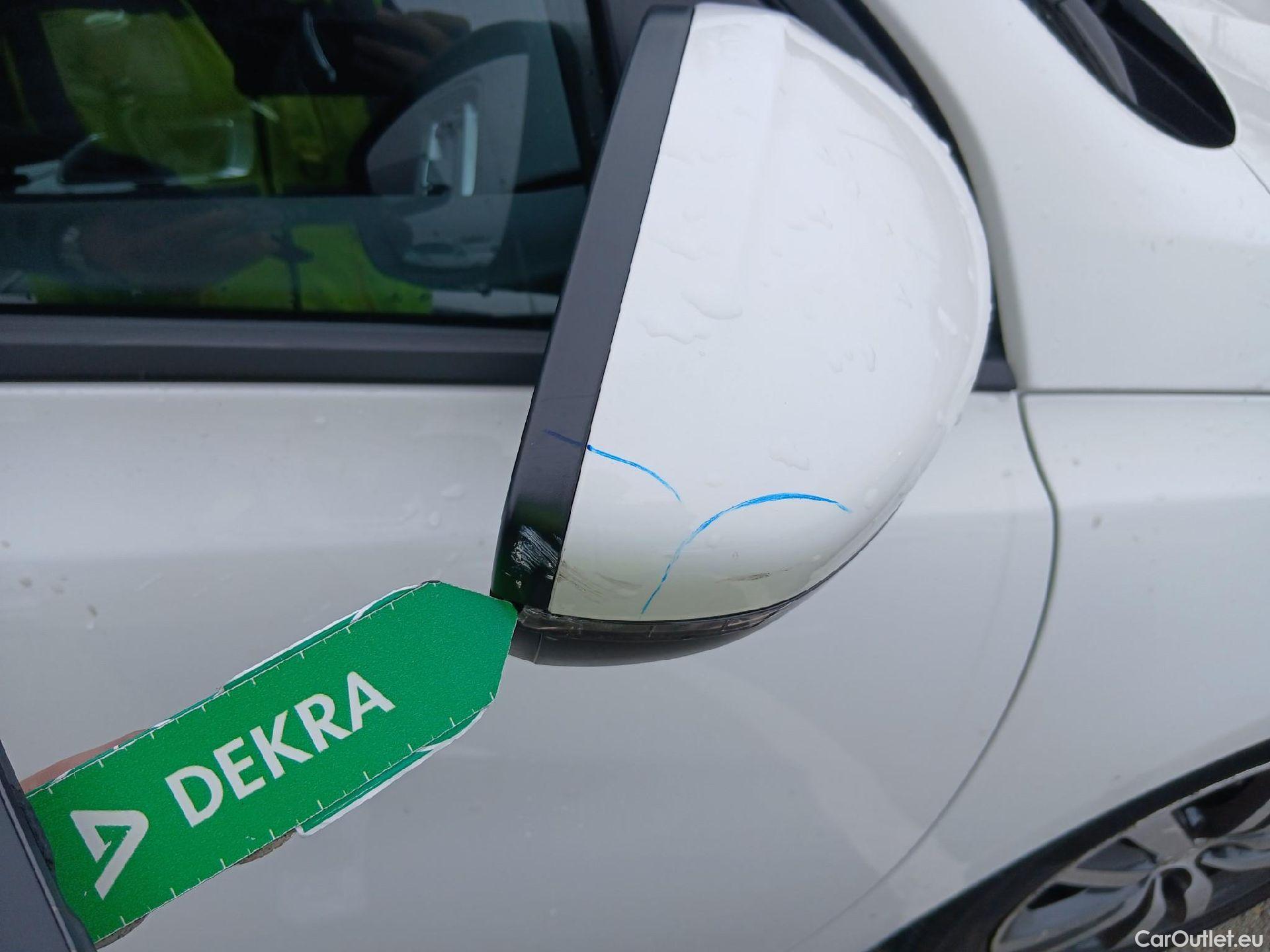  Peugeot  308 PEUGEOT  / 2017 / 5P / familiar SW Style BlueHDi 130 S&S #37