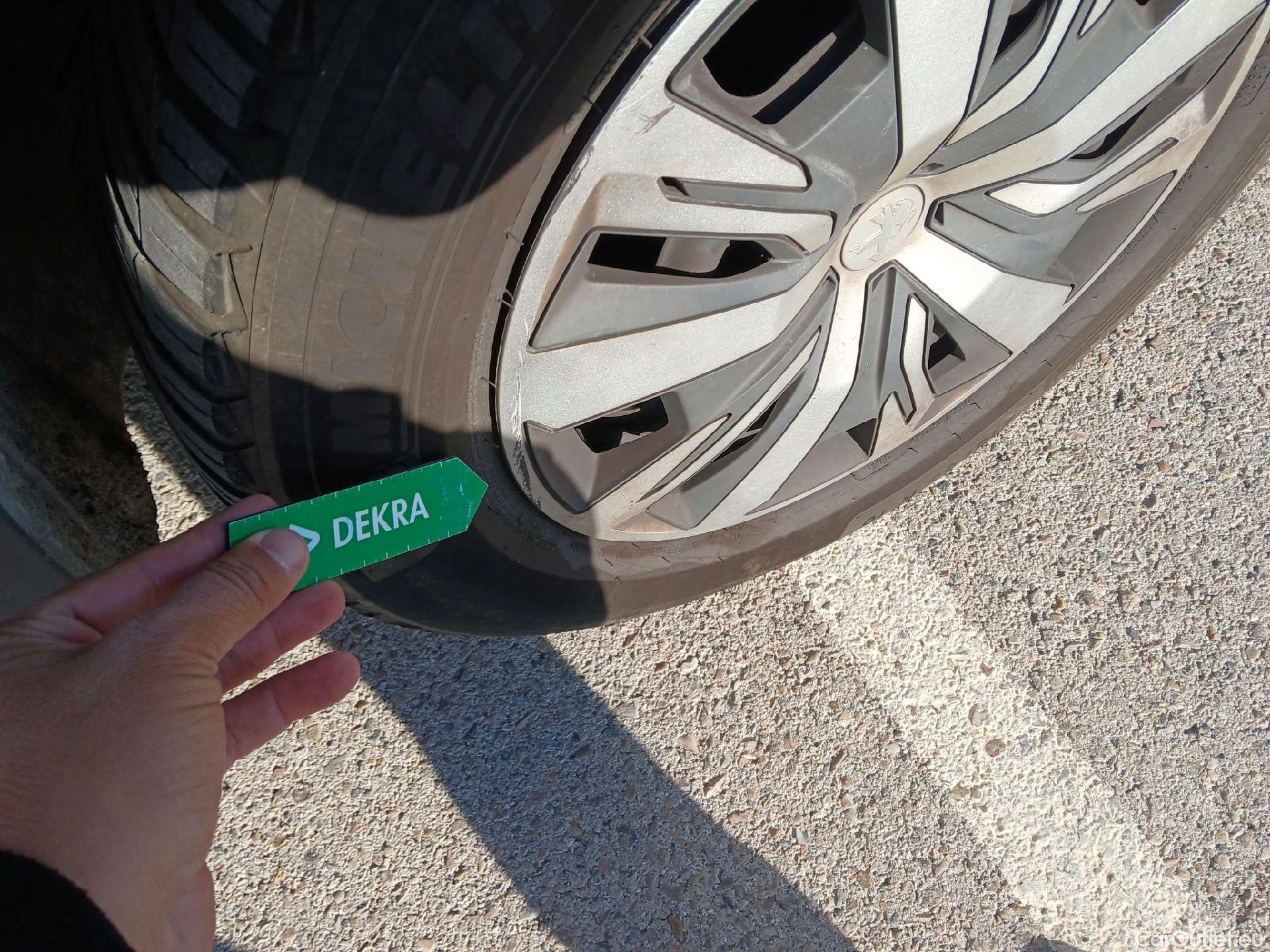  Peugeot  2008 PEUGEOT  / 2019 / 5P / todoterreno Active BlueHDI 81kW (110CV) #4