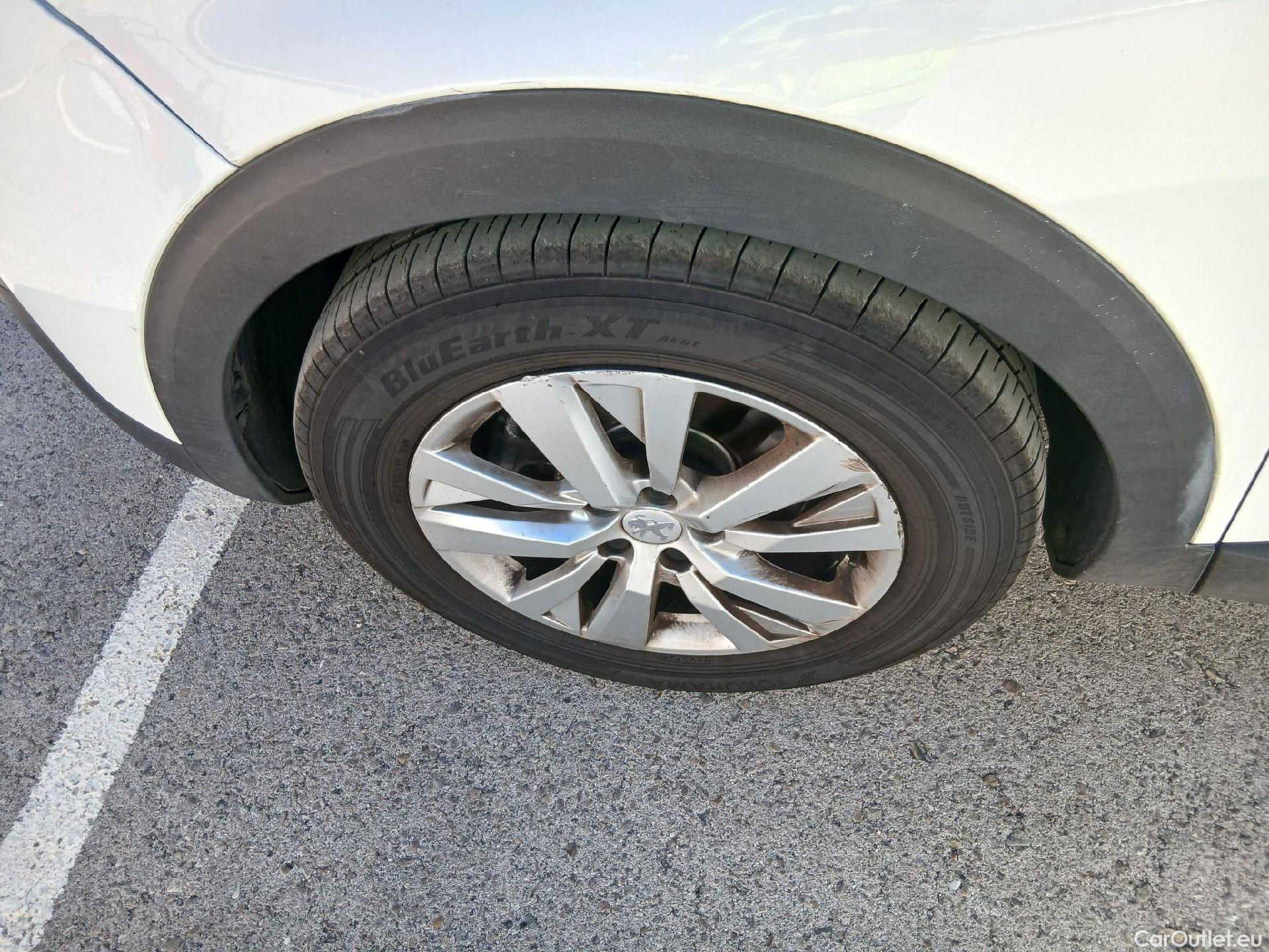  Peugeot  3008 PEUGEOT  / 2016 / 5P / todoterreno 1.5L BlueHDi 96kW (130CV) S&S Active (AC2) #7