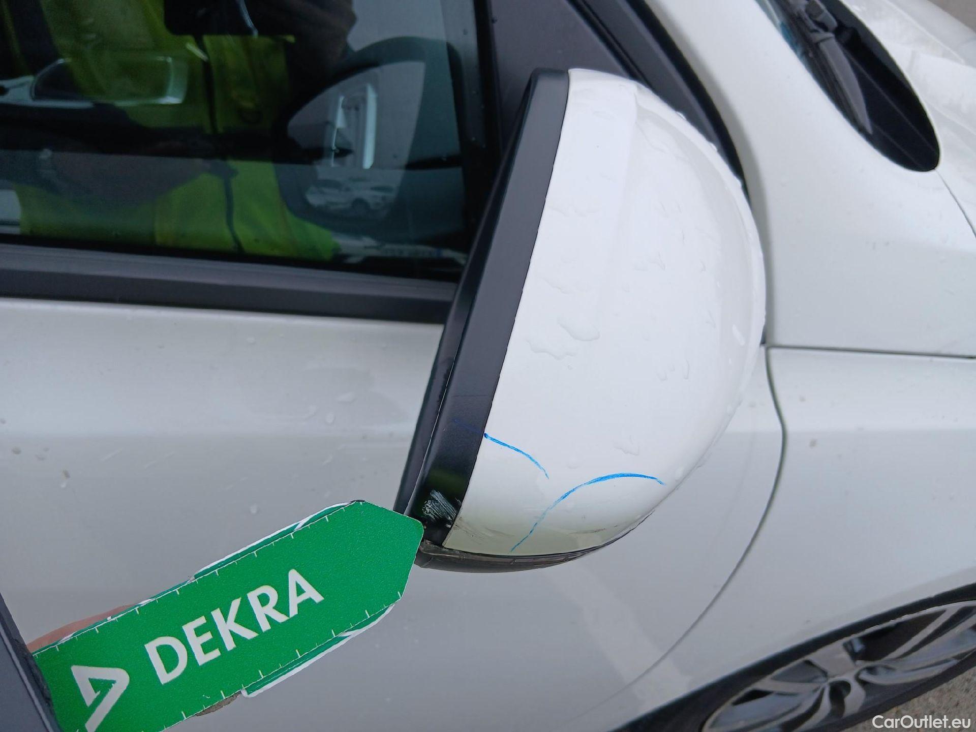  Peugeot  308 PEUGEOT  / 2017 / 5P / familiar SW Style BlueHDi 130 S&S #40