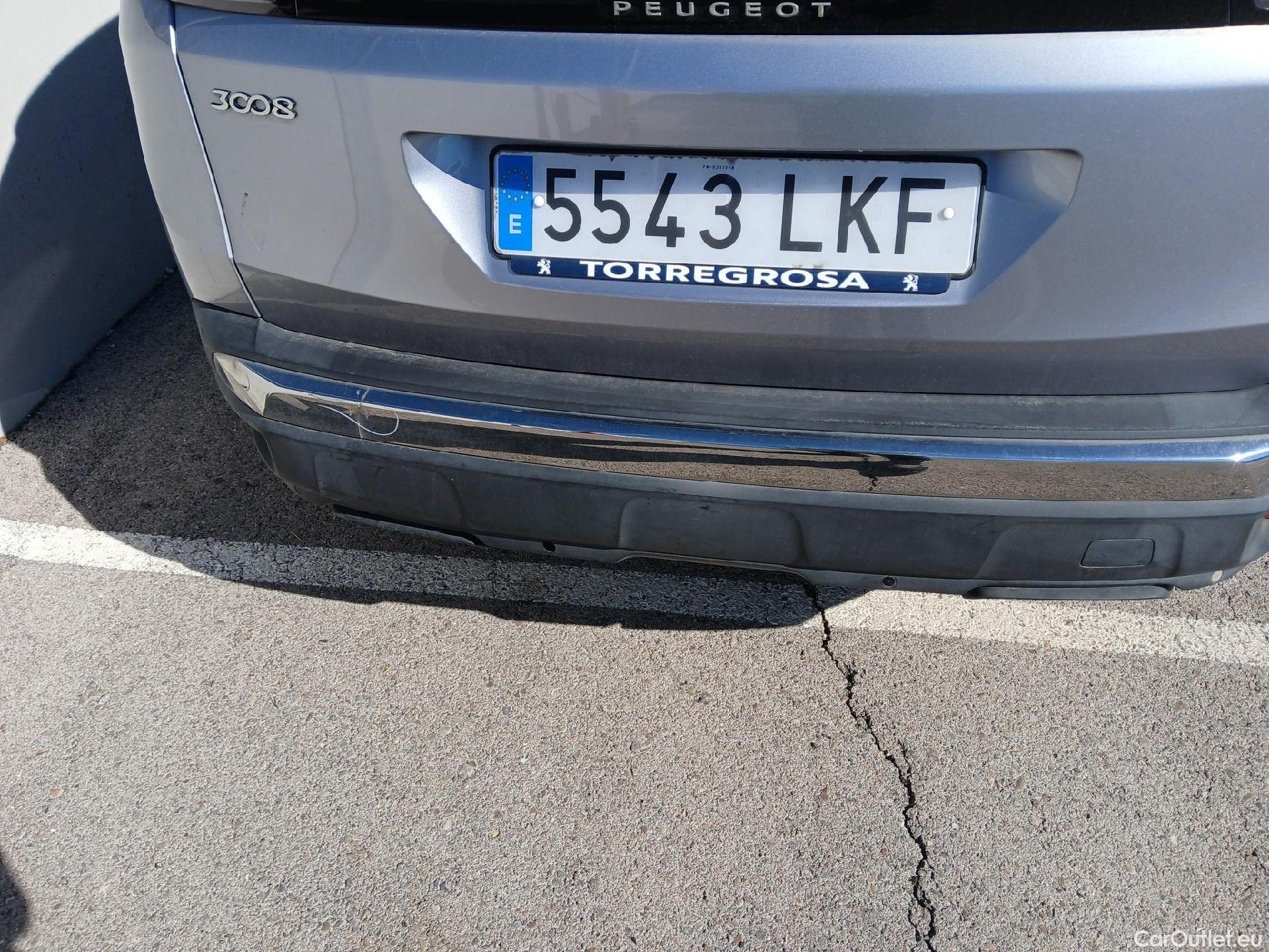  Peugeot  3008 PEUGEOT  / 2016 / 5P / todoterreno 1.5 BlueHDi 96kW (130CV) S&S Style #23