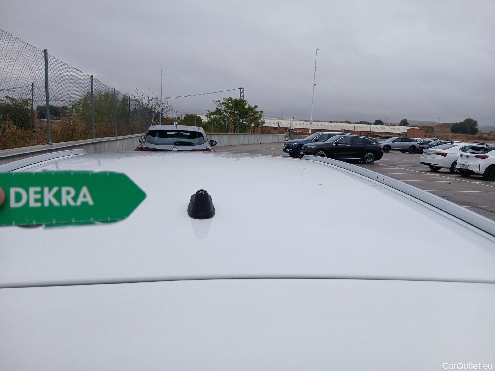  Peugeot  308 PEUGEOT  / 2017 / 5P / familiar SW Style BlueHDi 130 S&S #3