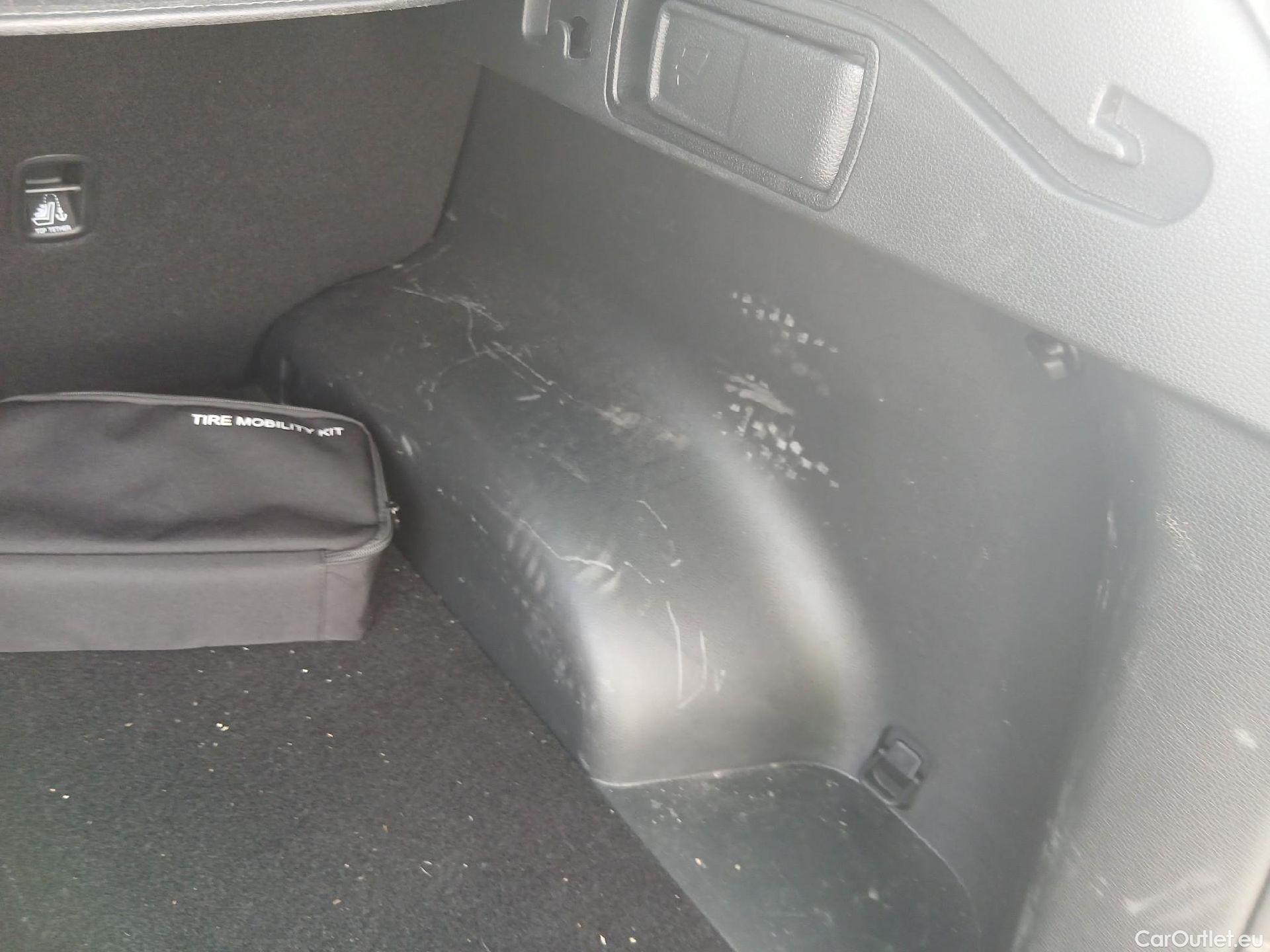  KIA  Sportage KIA  / 2022 / 5P / todoterreno 1.6 T-GDi PHEV 198kW (265CV) Tech 4X4 #2