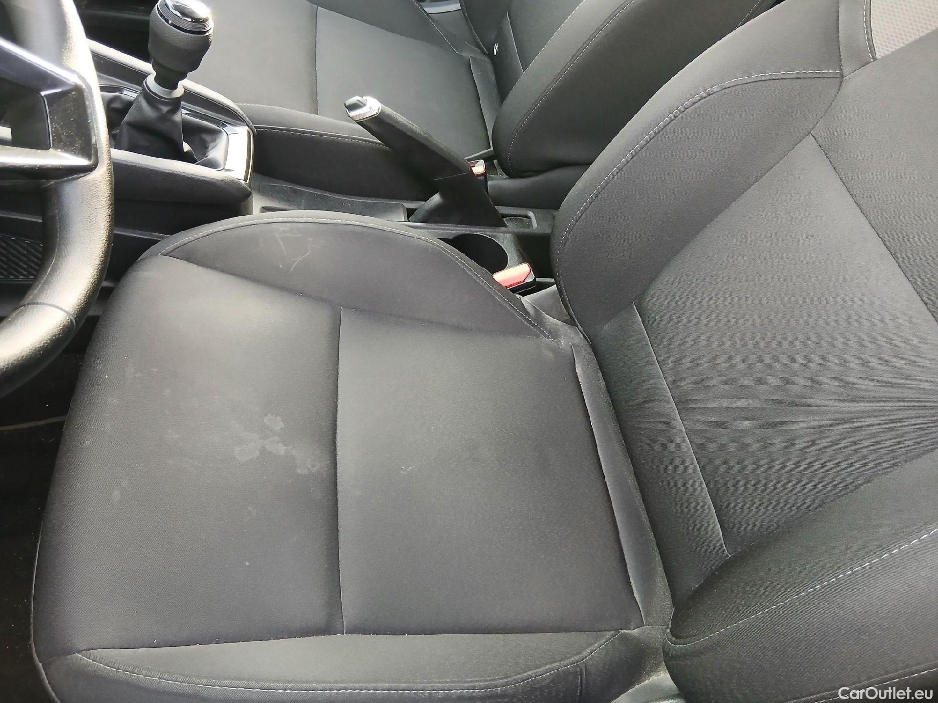  Renault  Clio RENAULT  / 2019 / 5P / berlina con portón Business TCe 74 kW (100CV) GLP #15