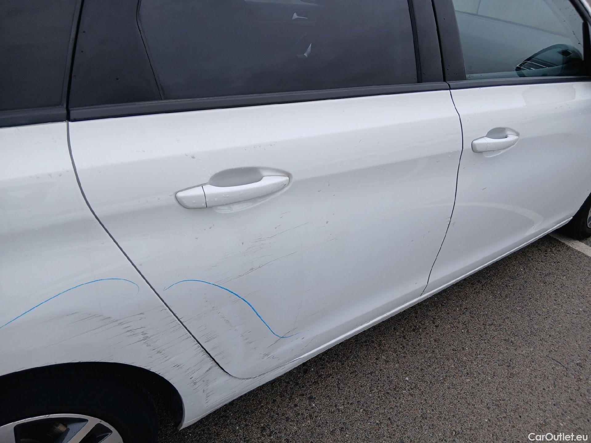  Peugeot  308 PEUGEOT  / 2017 / 5P / familiar SW Style BlueHDi 130 S&S #30