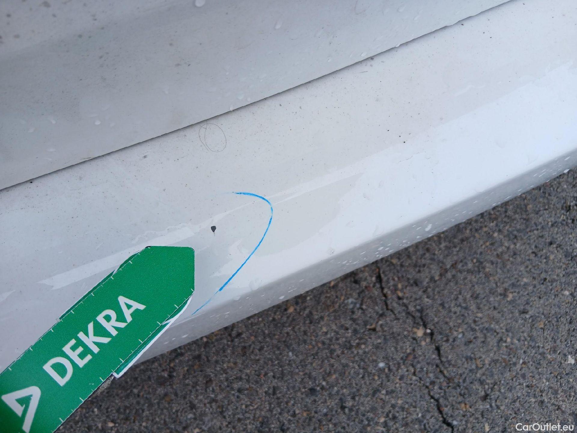  Peugeot  308 PEUGEOT  / 2017 / 5P / familiar SW Style BlueHDi 130 S&S #24