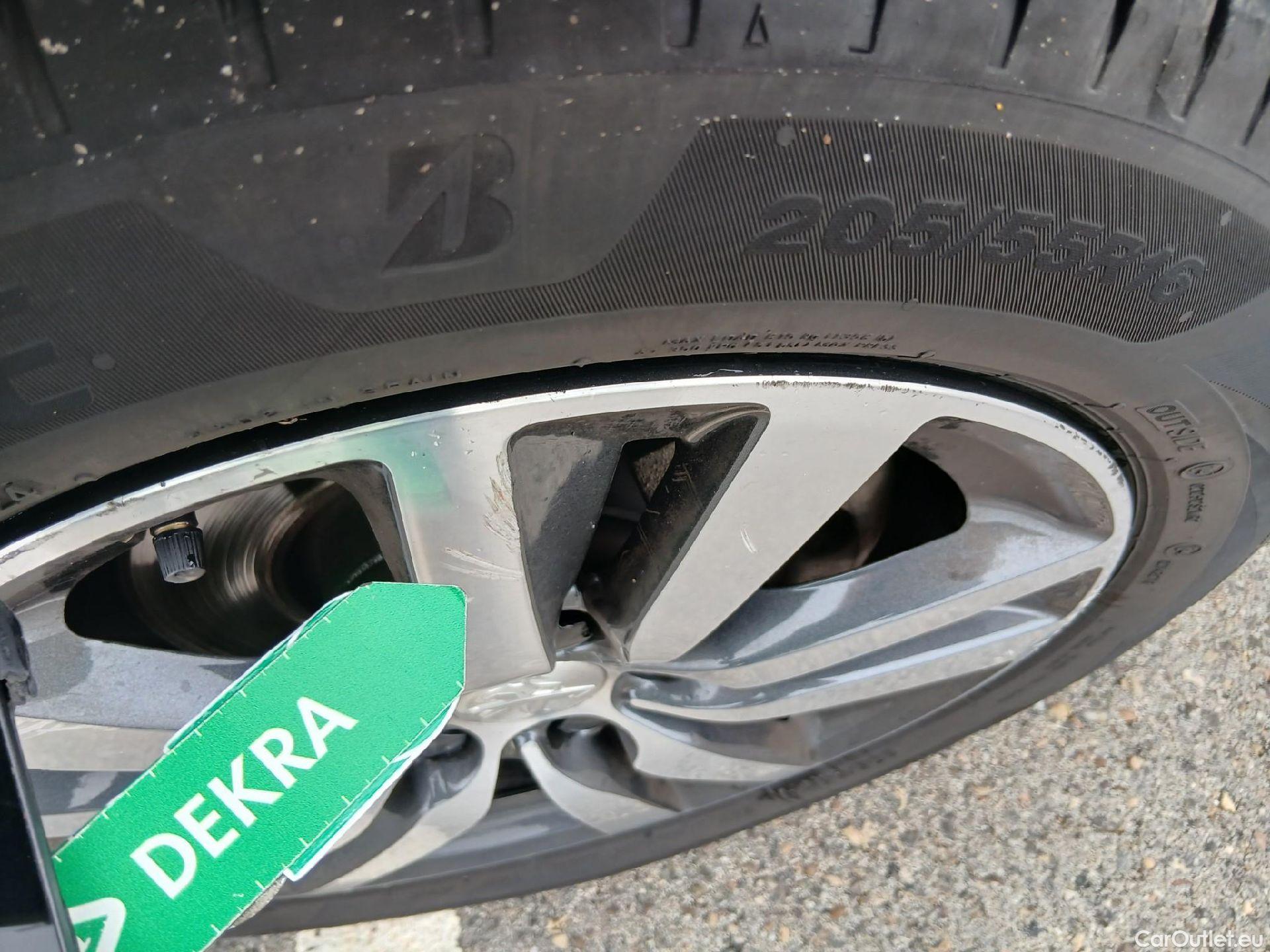  Peugeot  308 PEUGEOT  / 2017 / 5P / familiar SW Style BlueHDi 130 S&S #15